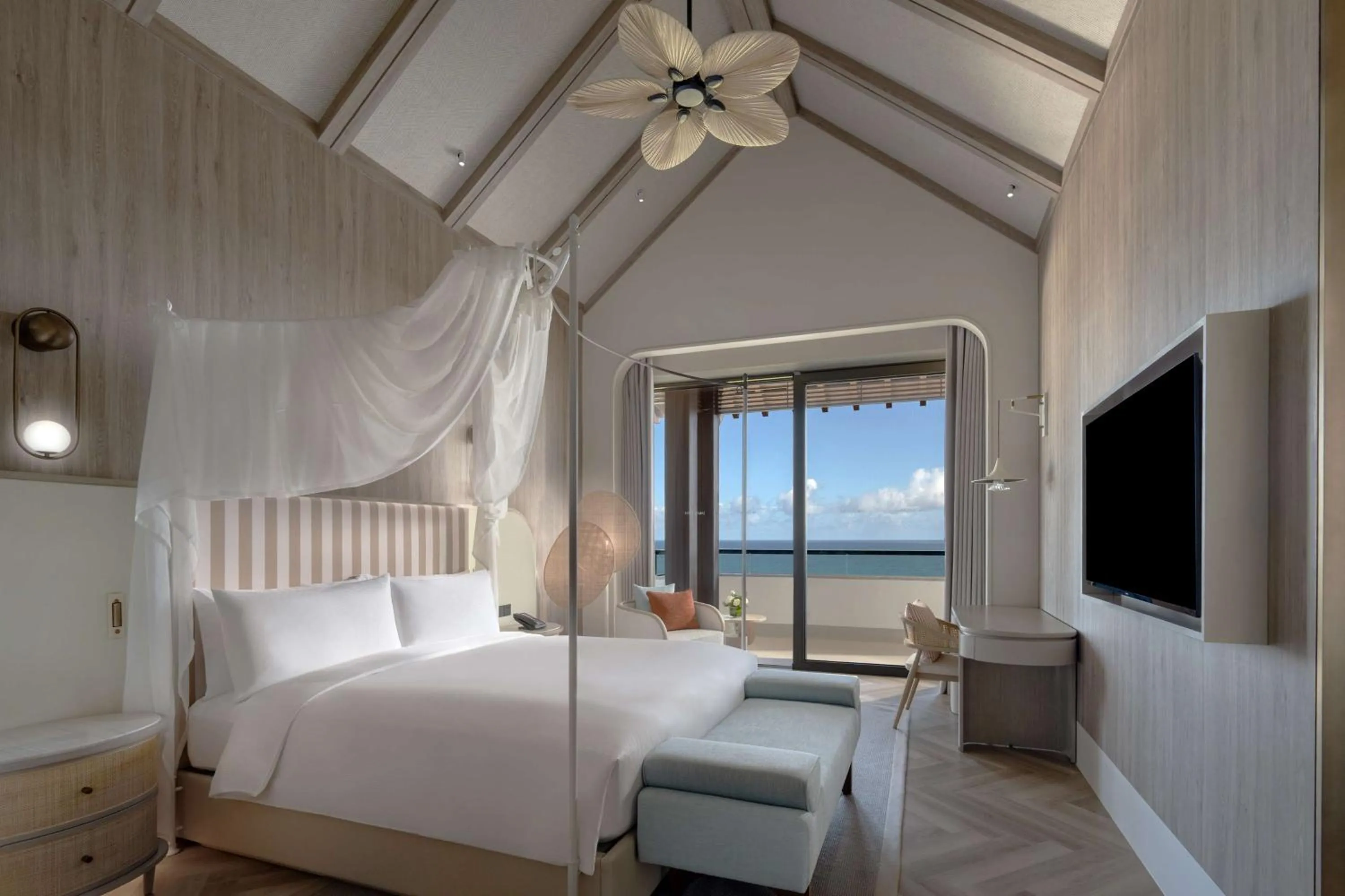 Bed in The Mermoon Resort Hainan Tufu Bay, Tapestry By Hilton