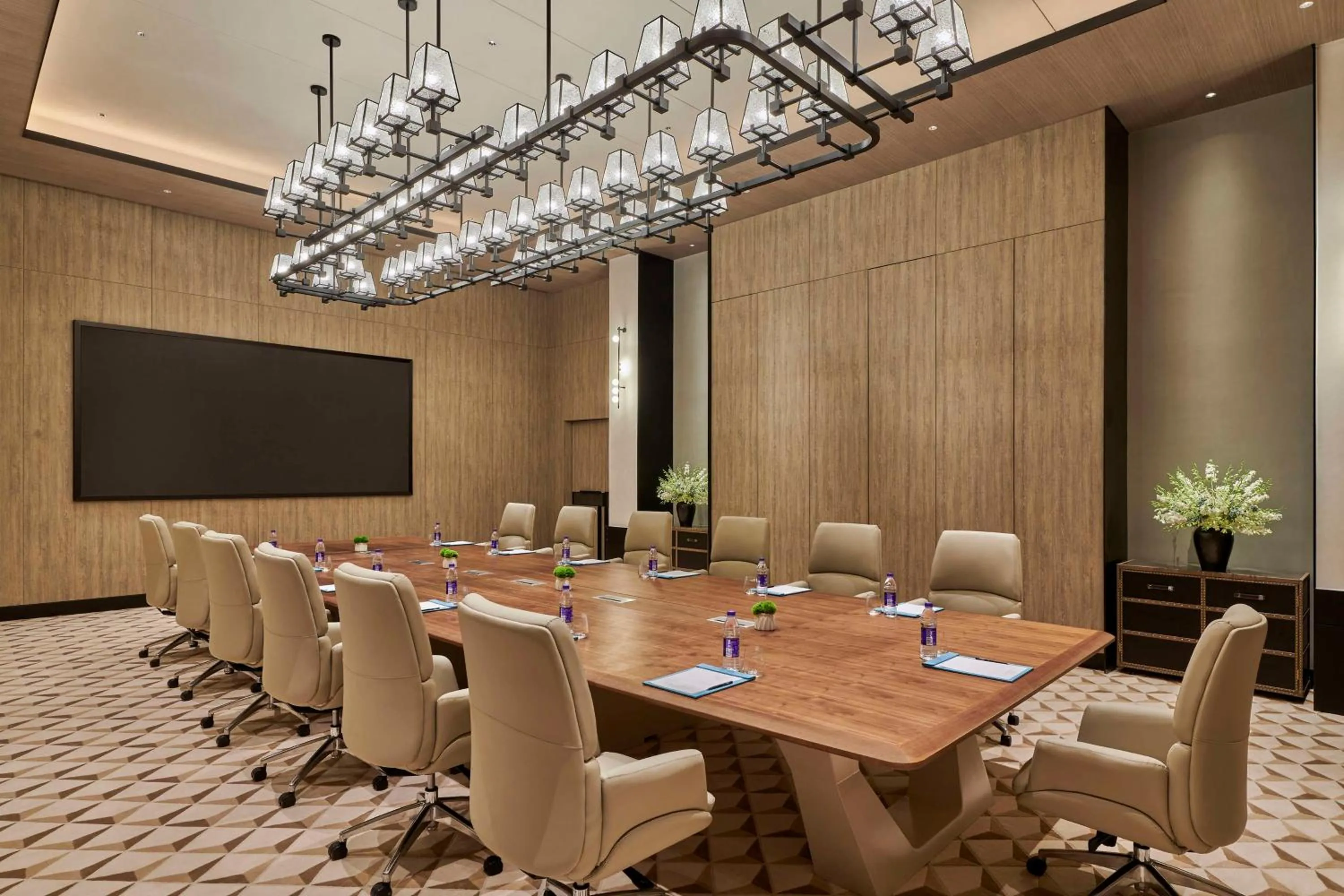 Meeting/conference room in The Mermoon Resort Hainan Tufu Bay, Tapestry By Hilton