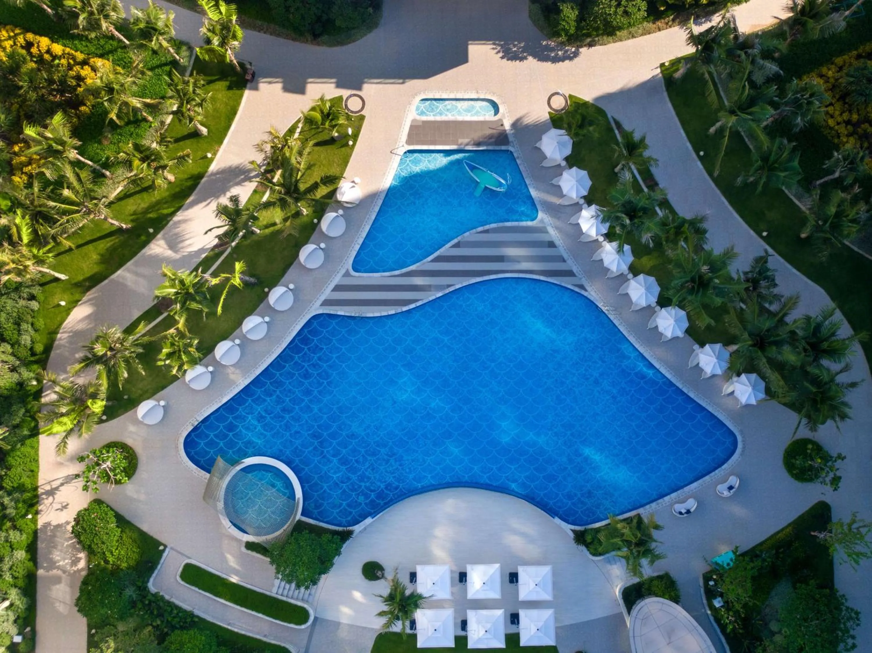 Pool view in The Mermoon Resort Hainan Tufu Bay, Tapestry By Hilton
