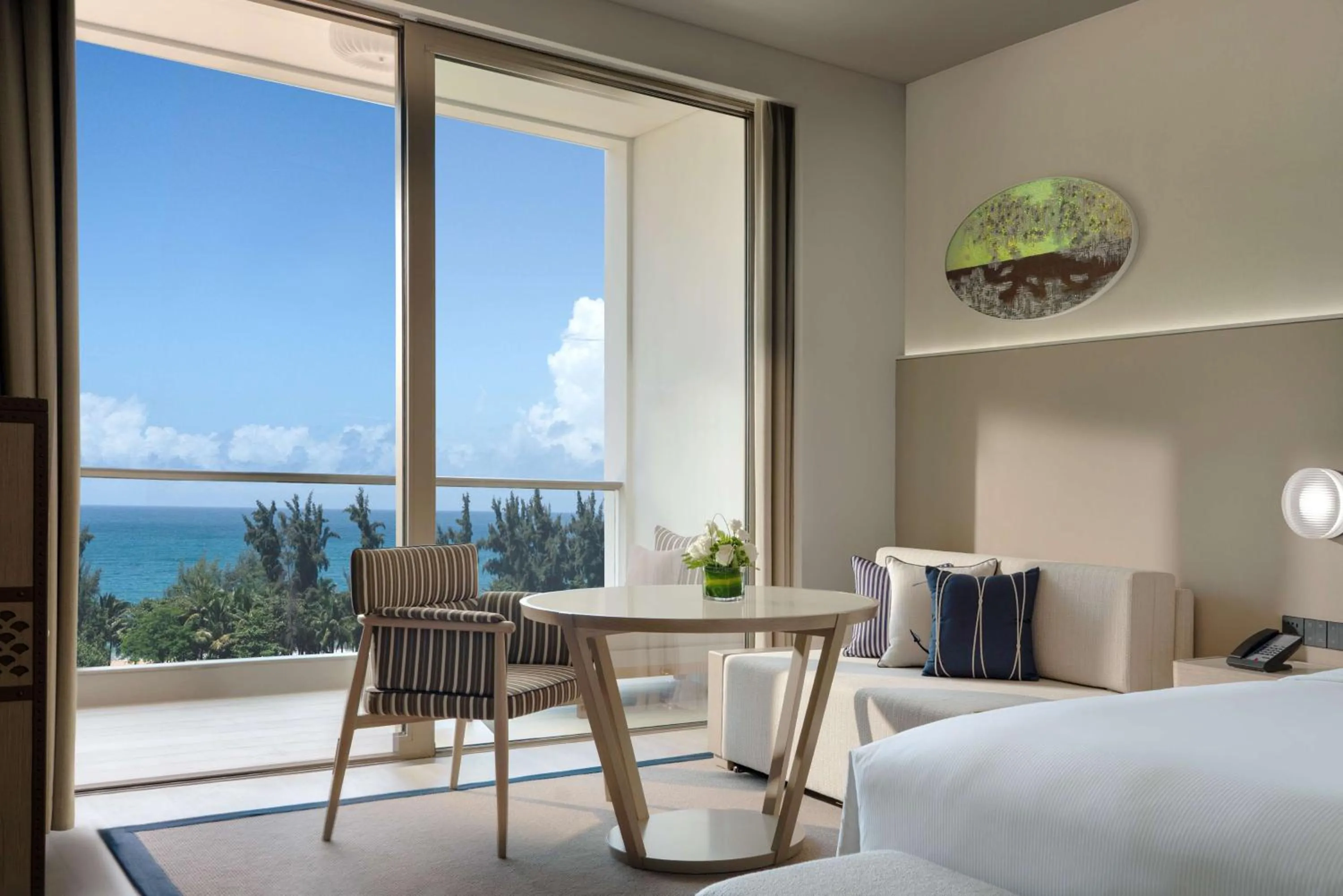 Bed in The Mermoon Resort Hainan Tufu Bay, Tapestry By Hilton