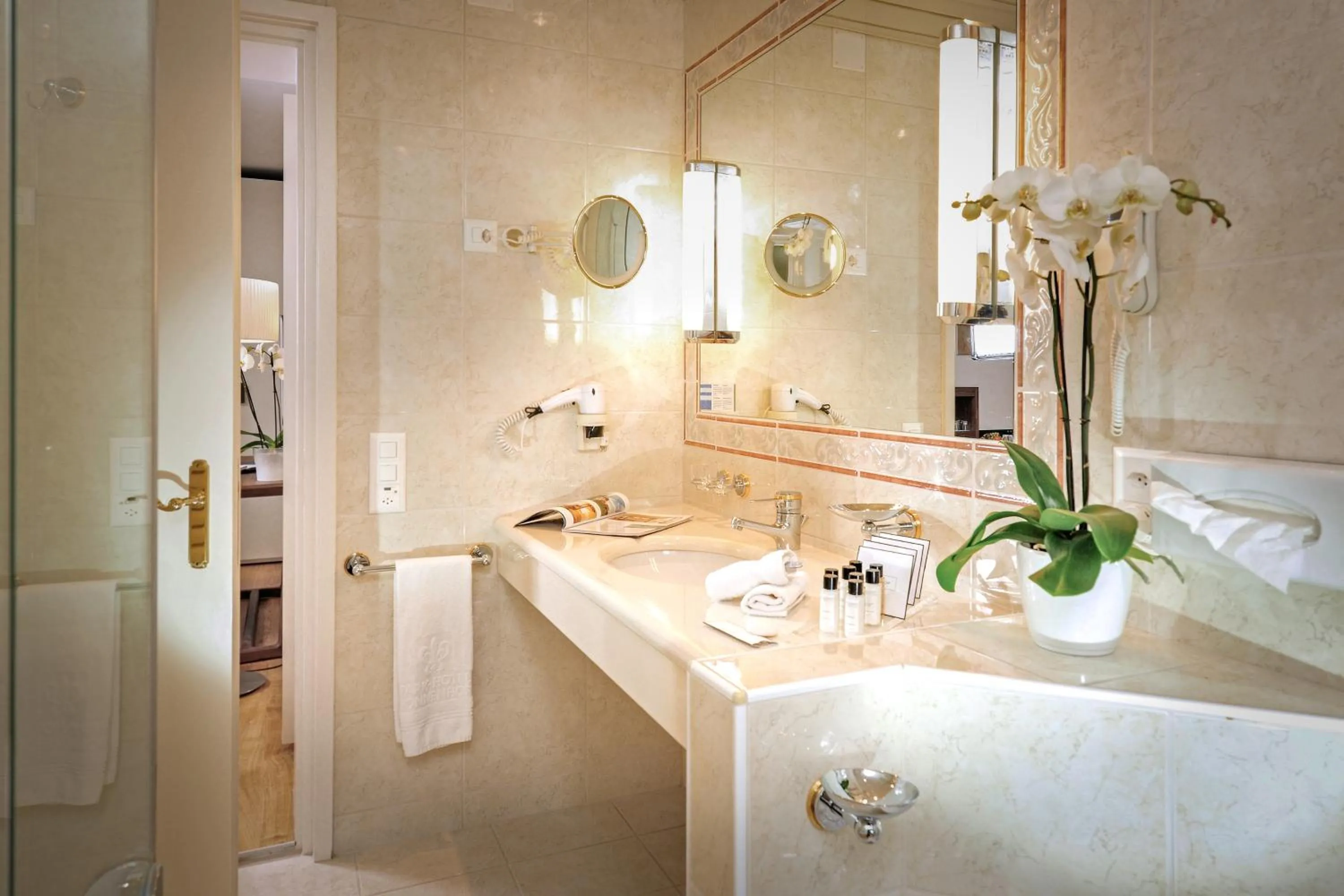 Bathroom in Park Hotel Sonnenhof - Relais & Châteaux