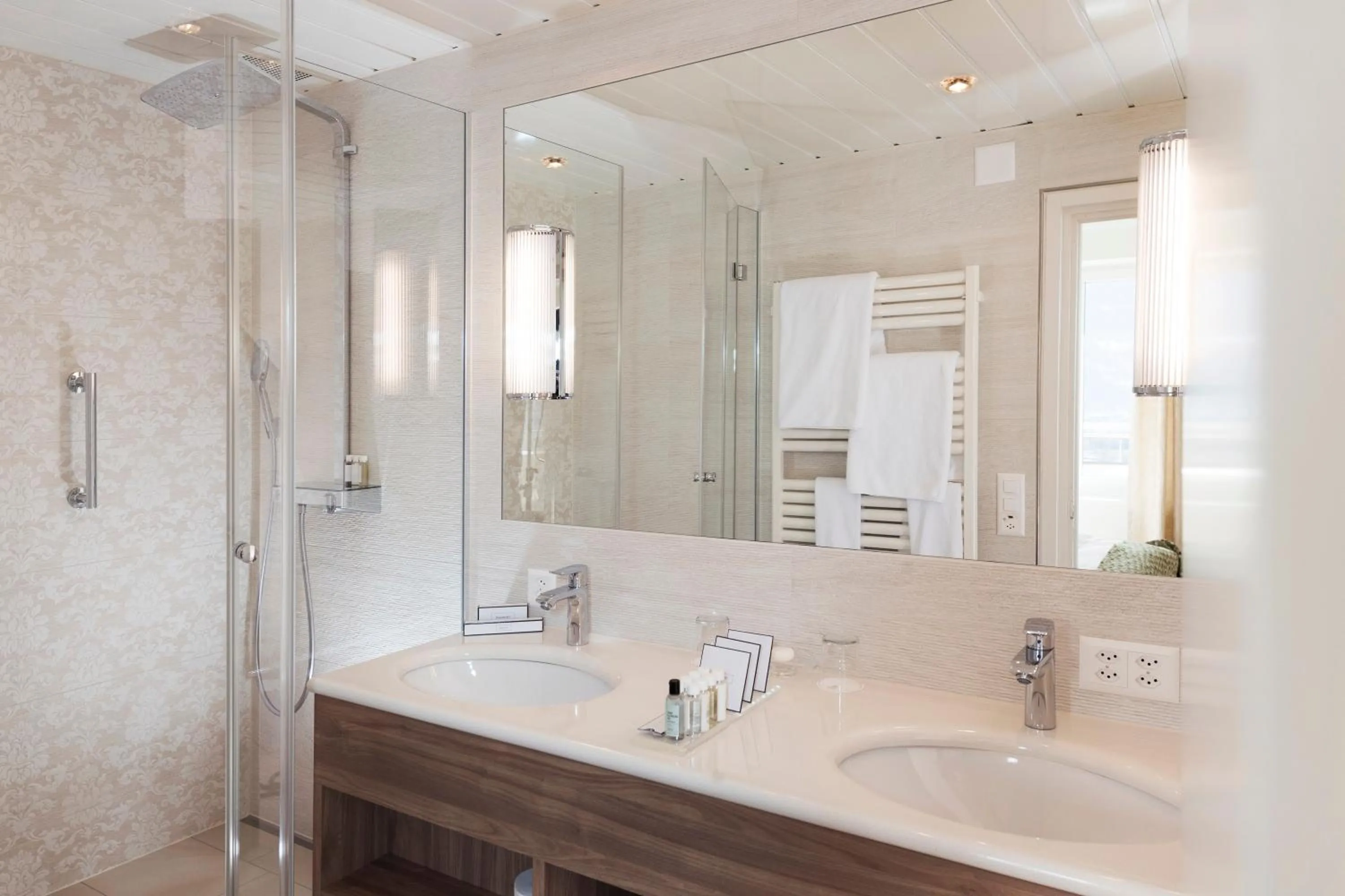 Bathroom in Park Hotel Sonnenhof - Relais & Châteaux