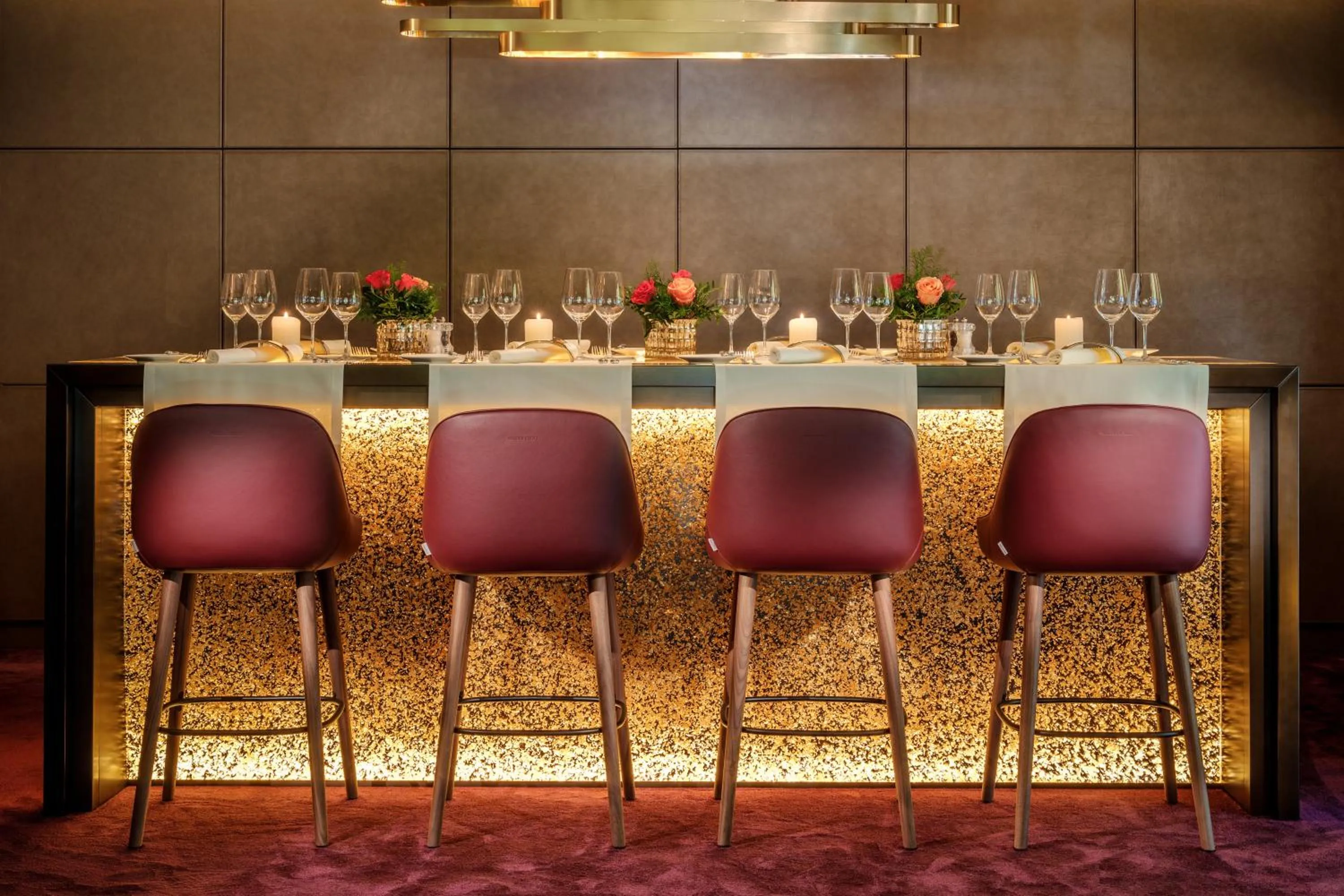 Lounge or bar in Park Hotel Sonnenhof - Relais & Châteaux