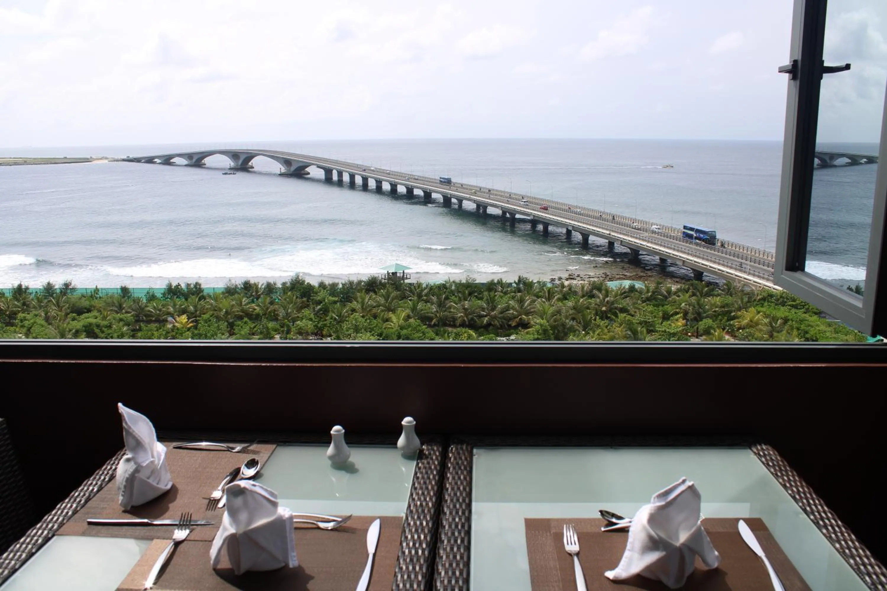 Restaurant/places to eat in Beehive Premier