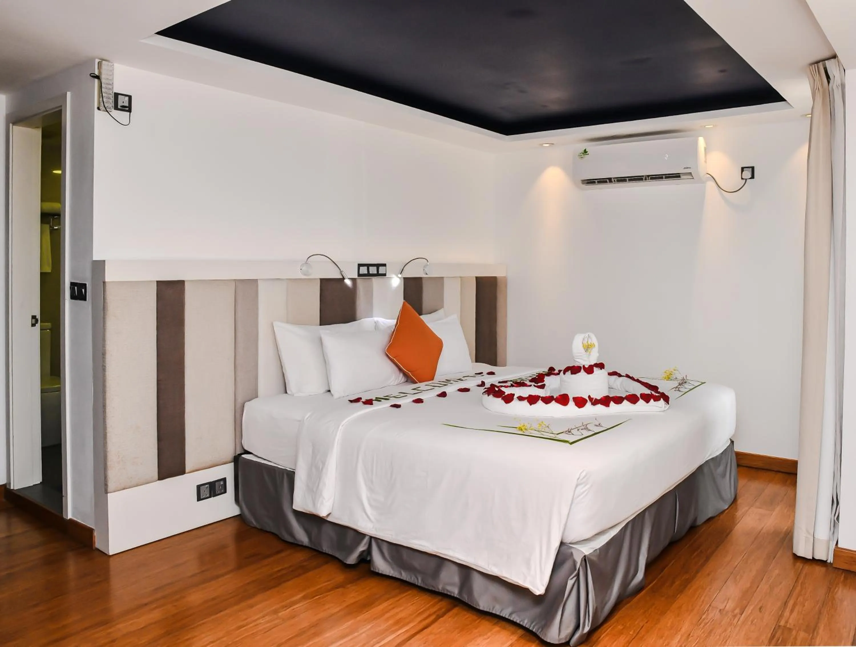 Bedroom, Bed in Beehive Premier