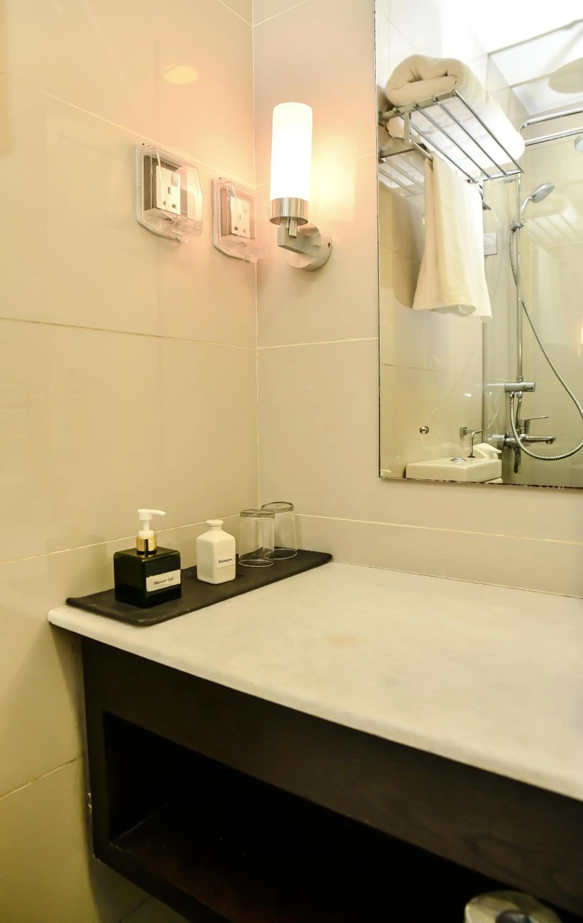 towels in Beehive Premier