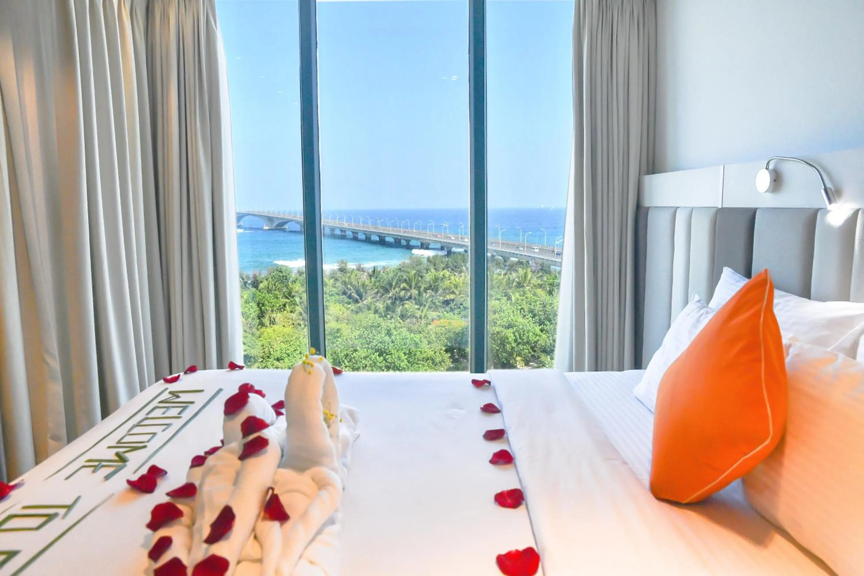 Bedroom, Bed in Beehive Premier