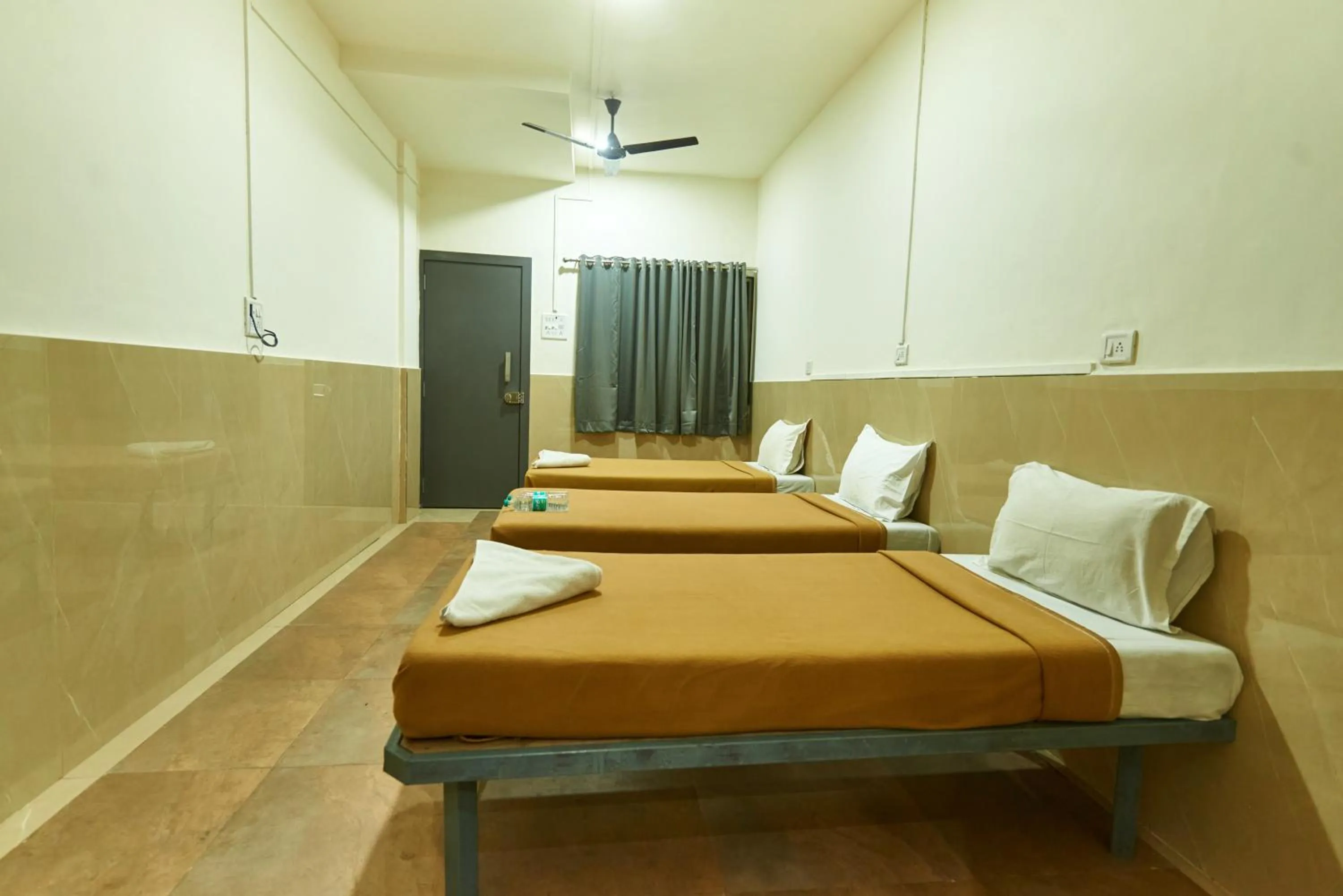 Photo of the whole room in Hotel Sai Palkhi Niwara