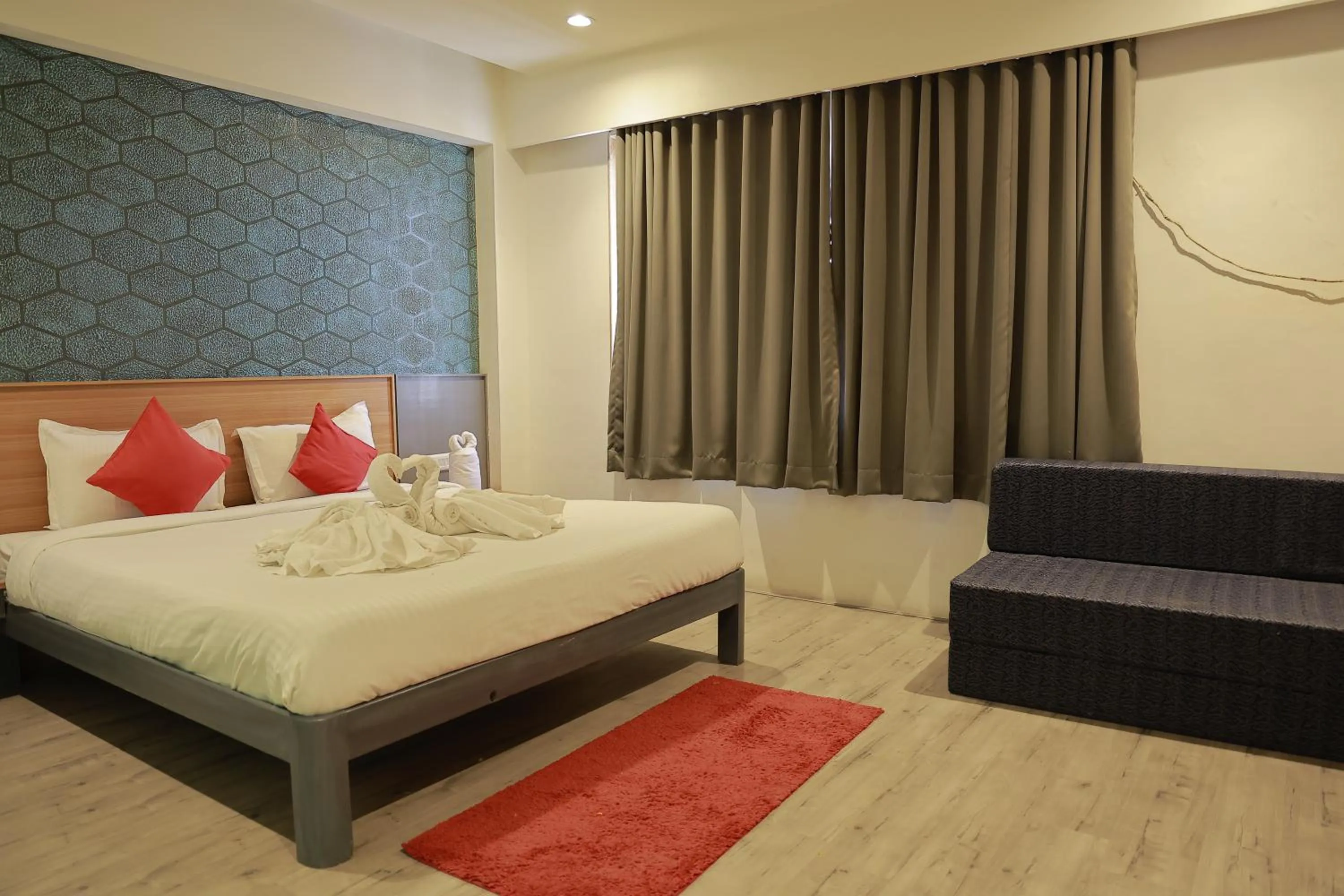 Bedroom, Bed in Hotel Sai Palkhi Niwara