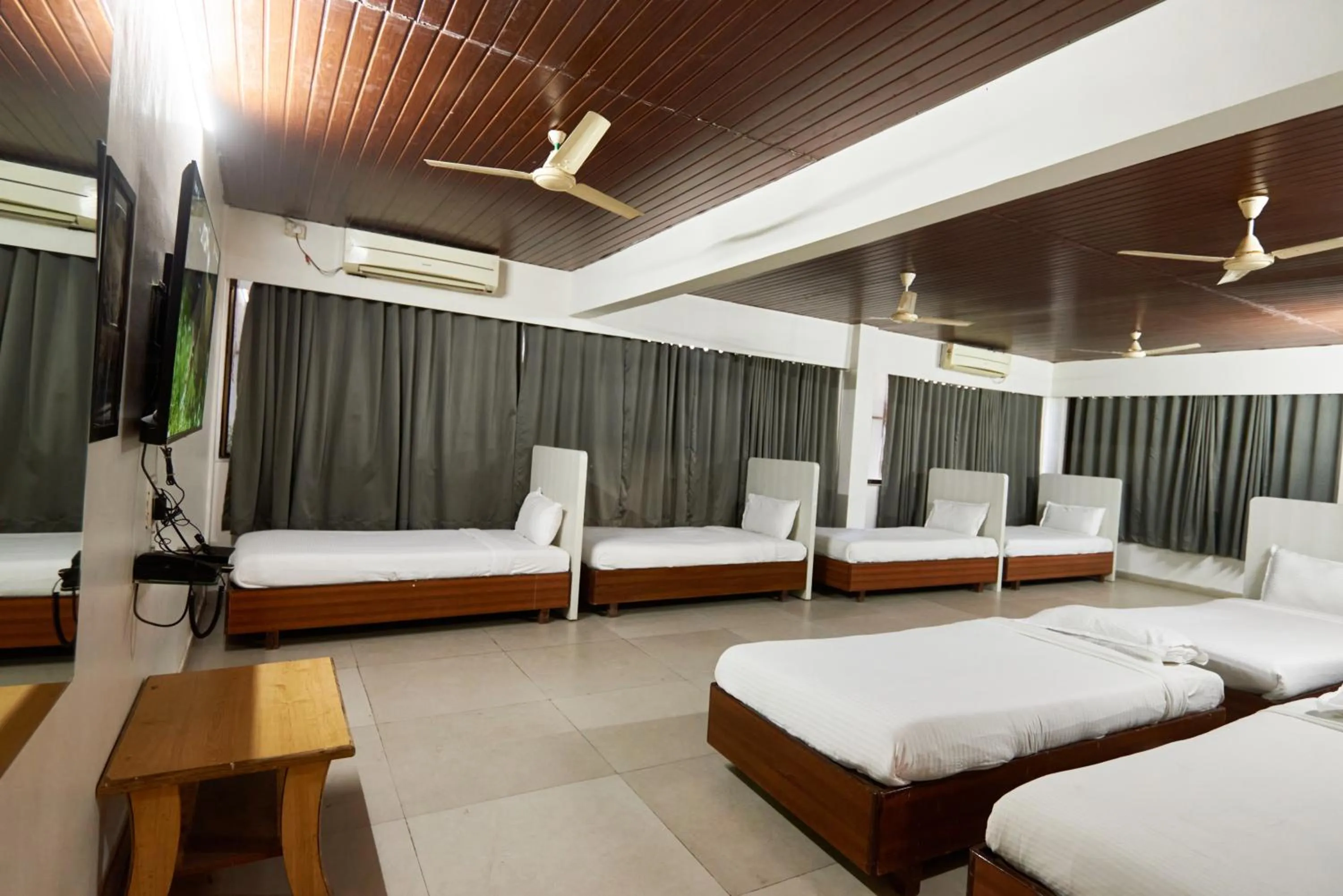 Photo of the whole room, Bed in Hotel Sai Palkhi Niwara