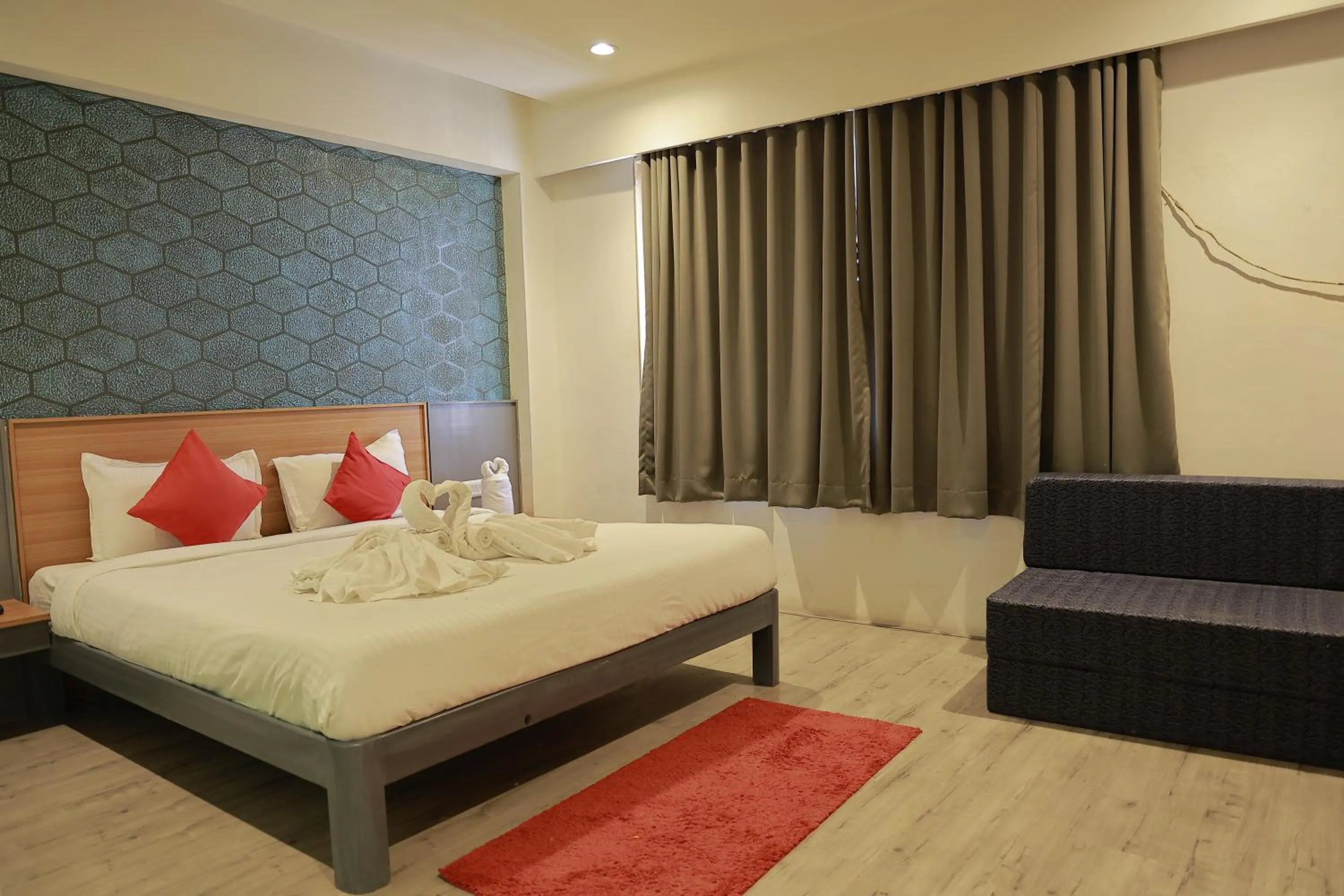 Bedroom, Bed in Hotel Sai Palkhi Niwara