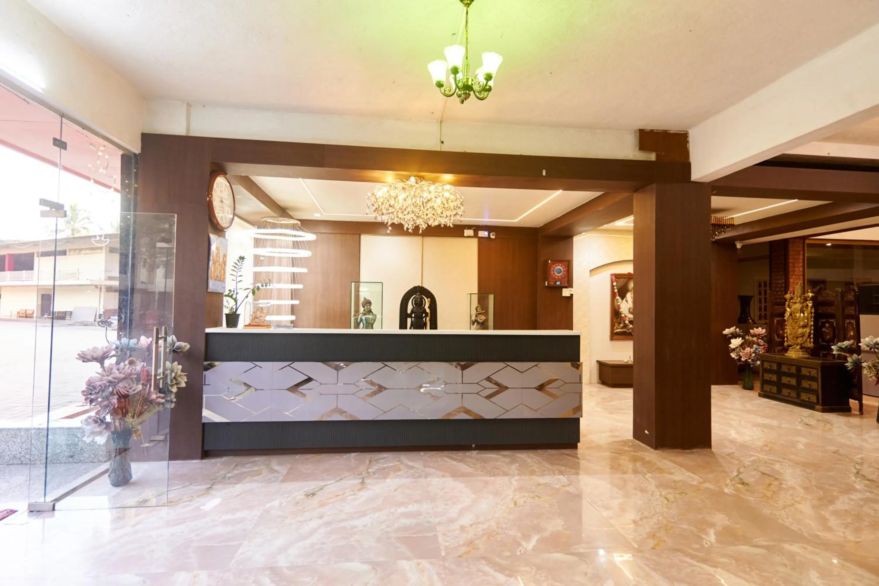 Lobby or reception in Hotel Sai Palkhi Niwara