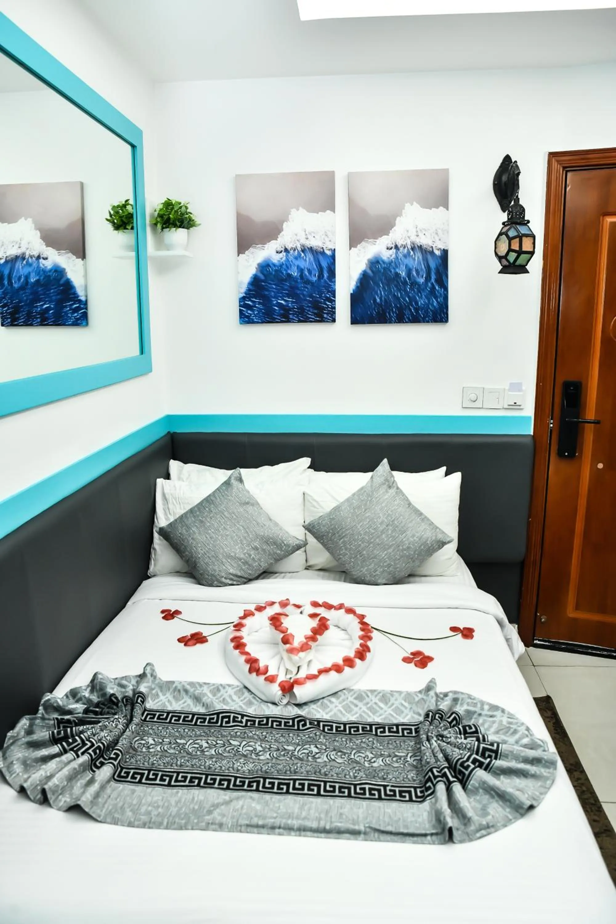 Bed in The Hive Beach