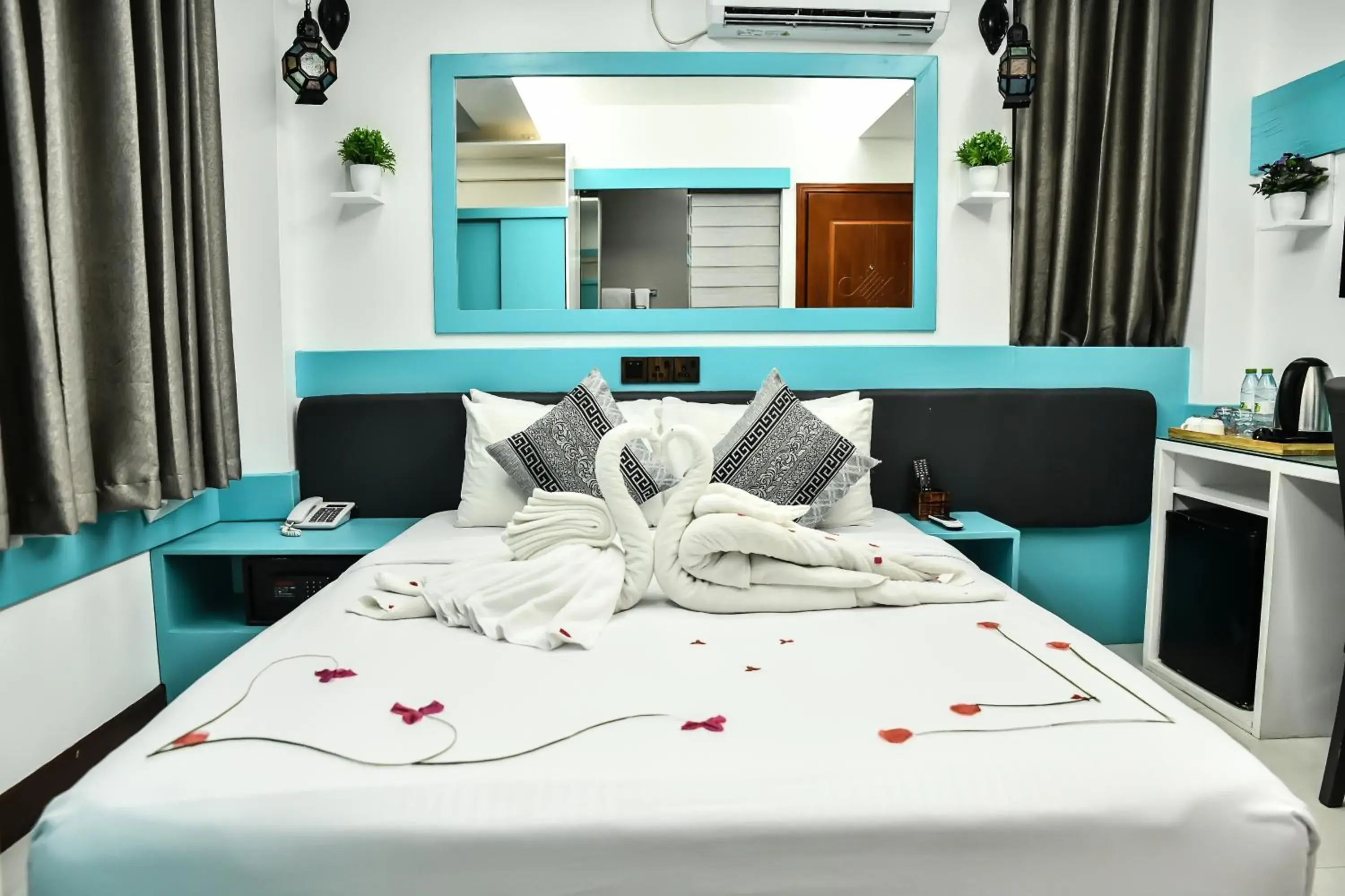 Standard Double or Twin Room - single occupancy in The Hive Beach Standard Double or Twin Room - single occupancy in The Hive Beach