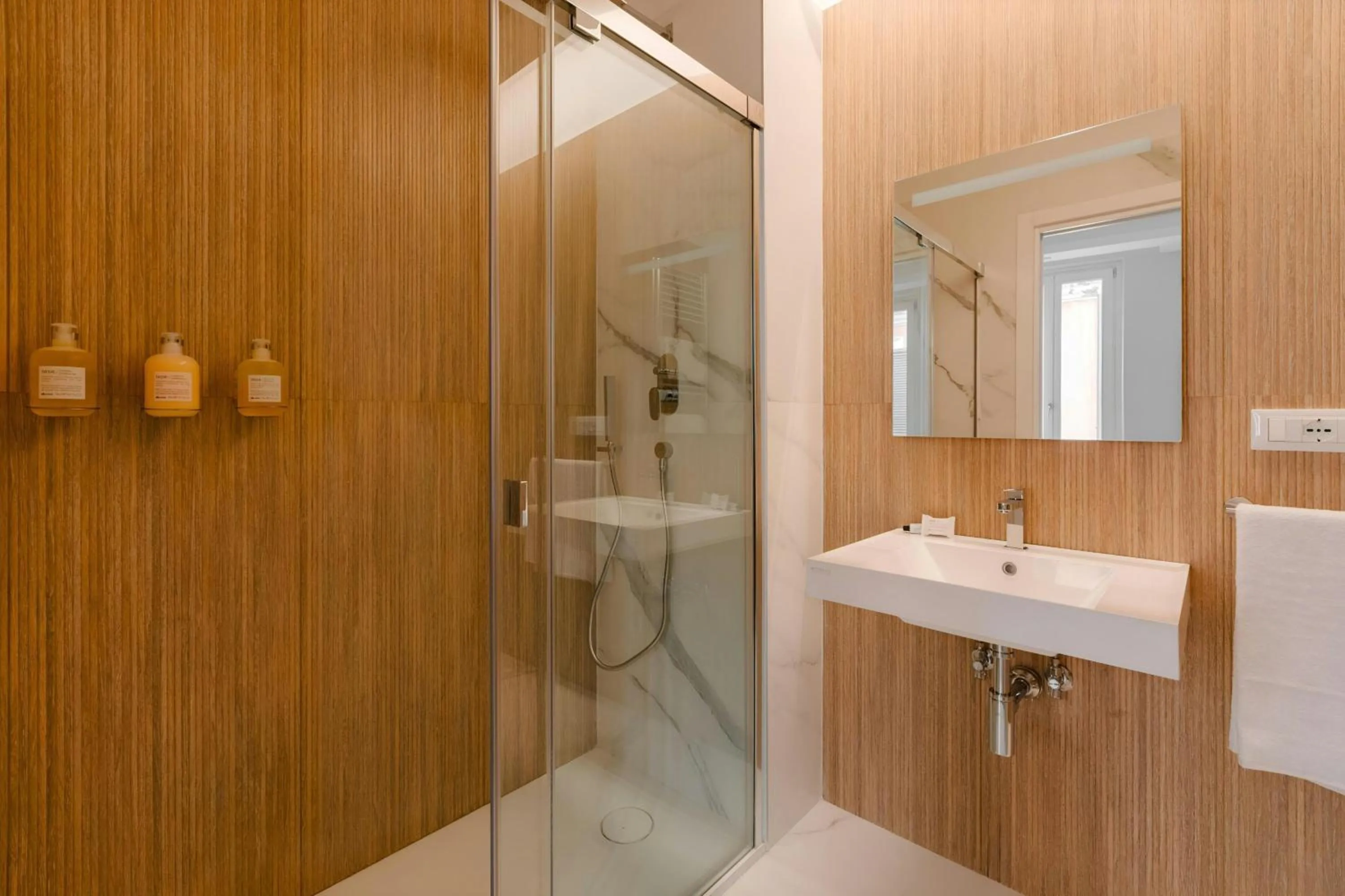 Bathroom in Sonder by Marriott Bonvoy Antinoo Apartments Piazza del Parlamento