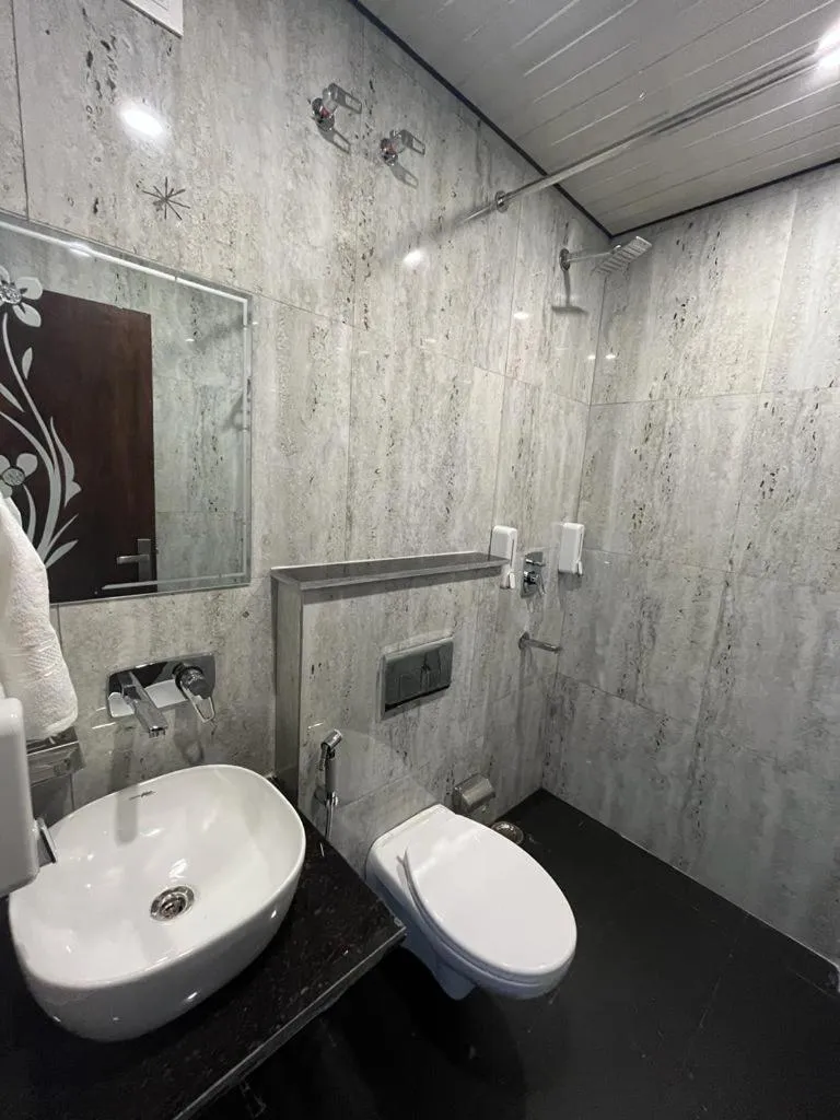 Shower in HOG - House of Gypsy