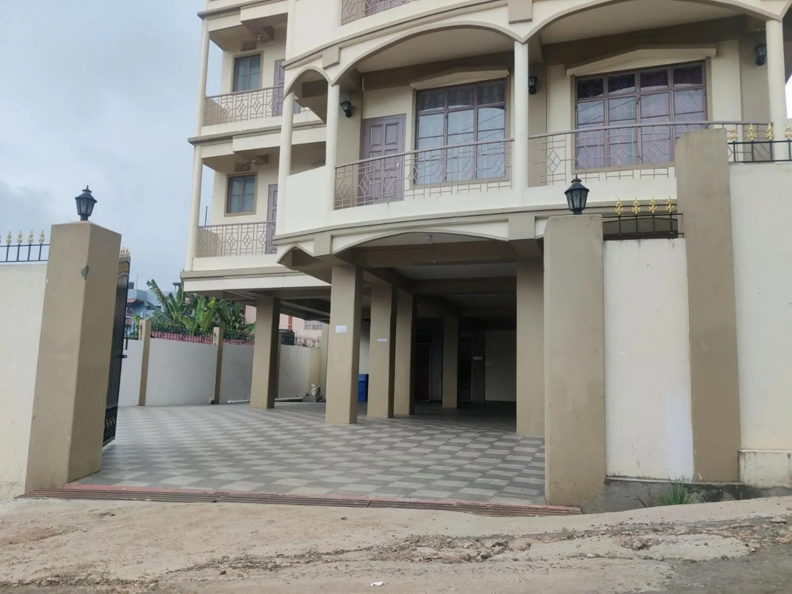 Parking in Magvaris Comfort Inn