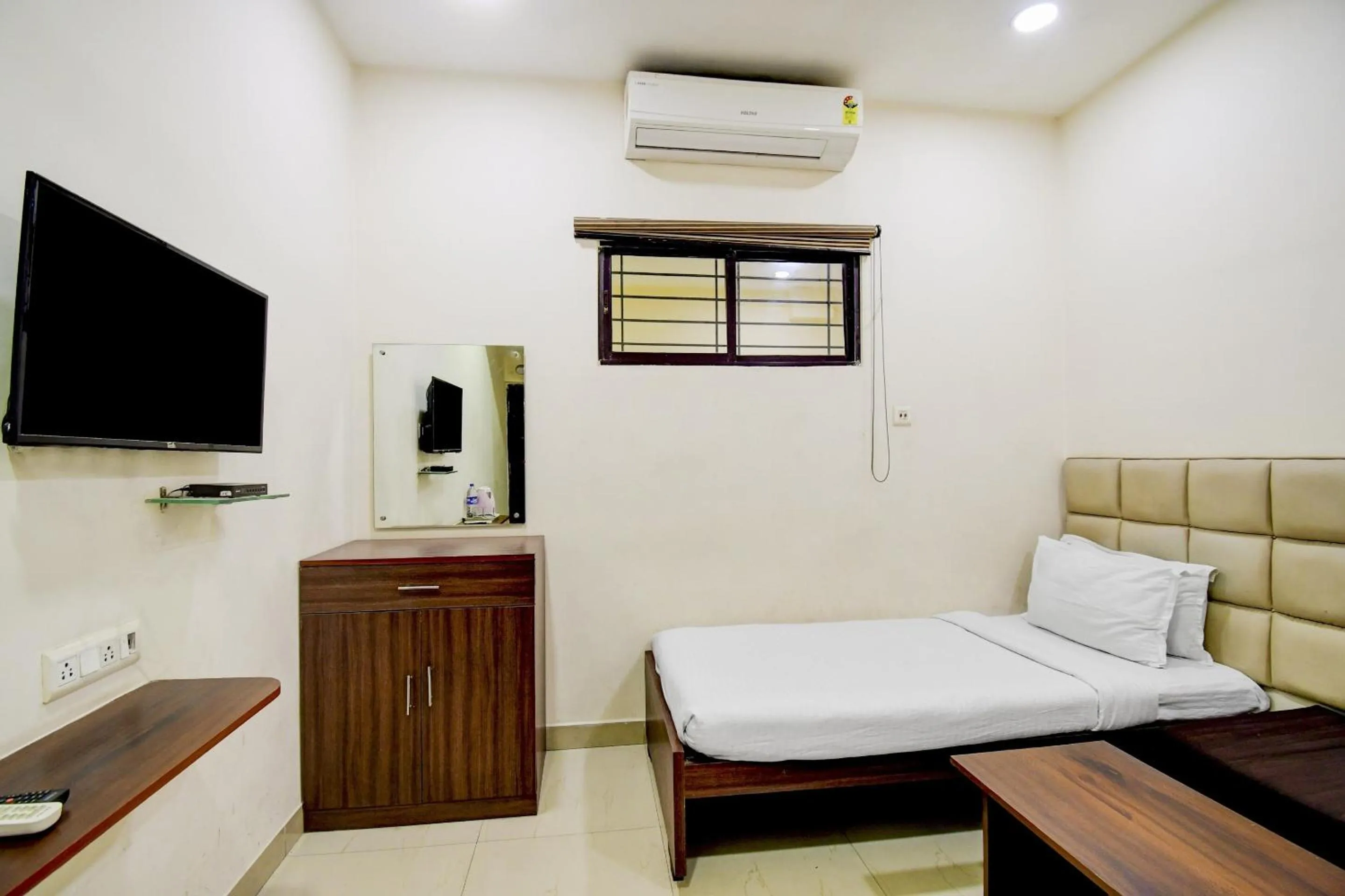 Bedroom, Bed in Hotel O Kyd Guest House