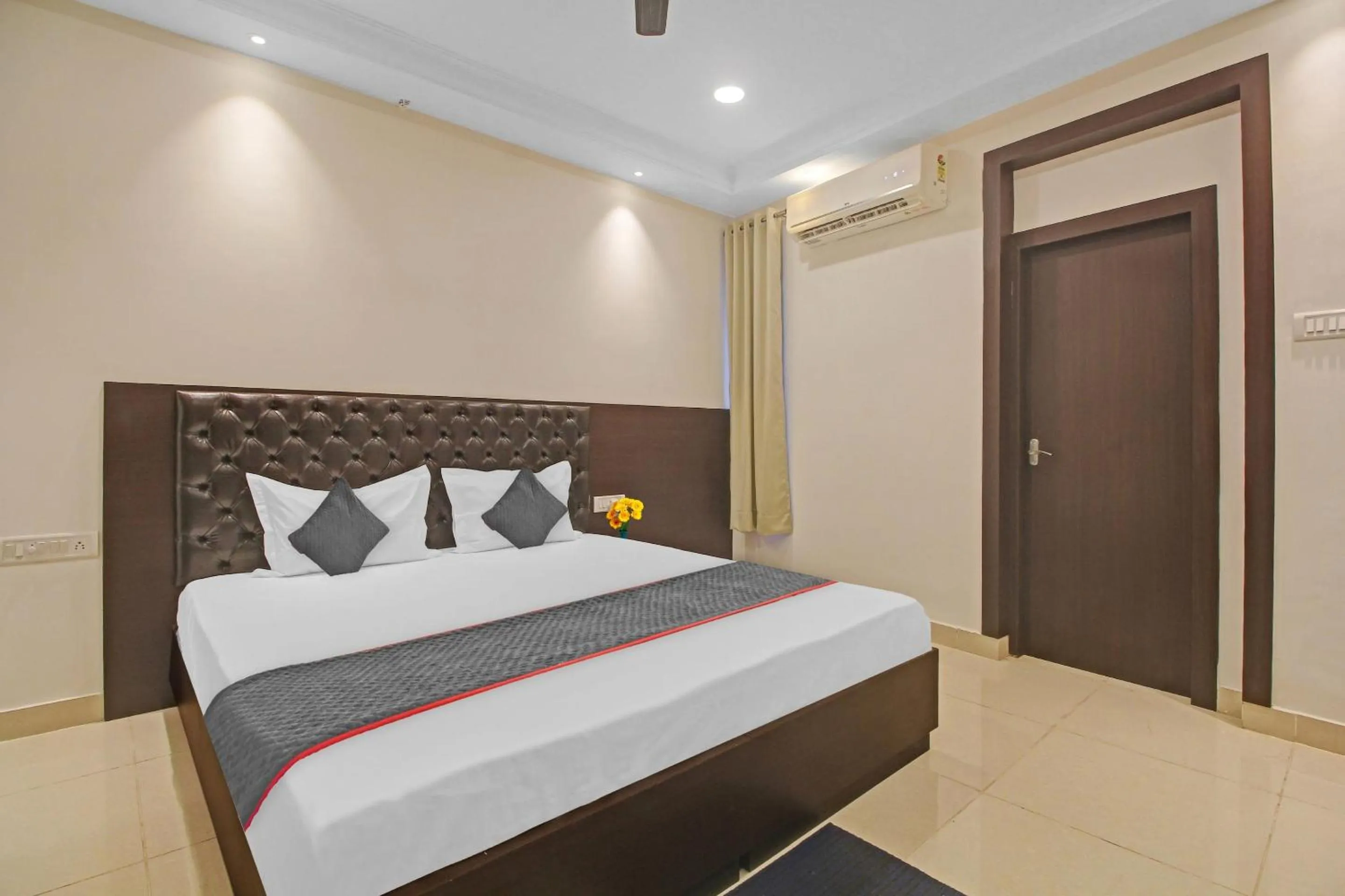 Bedroom, Bed in Super Townhouse Centre Point Inn Near Esplanade Metro Station