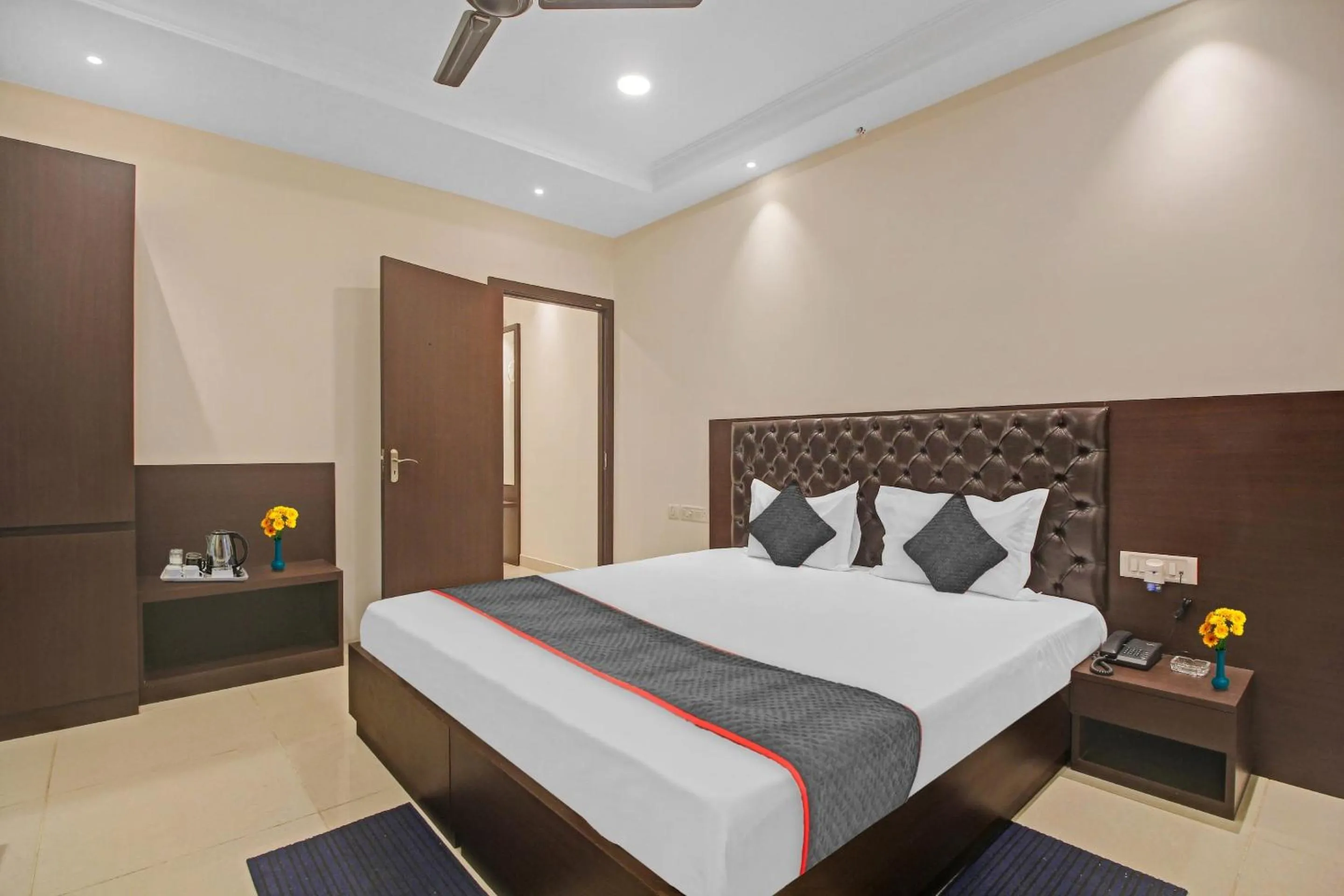 Bedroom, Bed in Super Townhouse Centre Point Inn Near Esplanade Metro Station