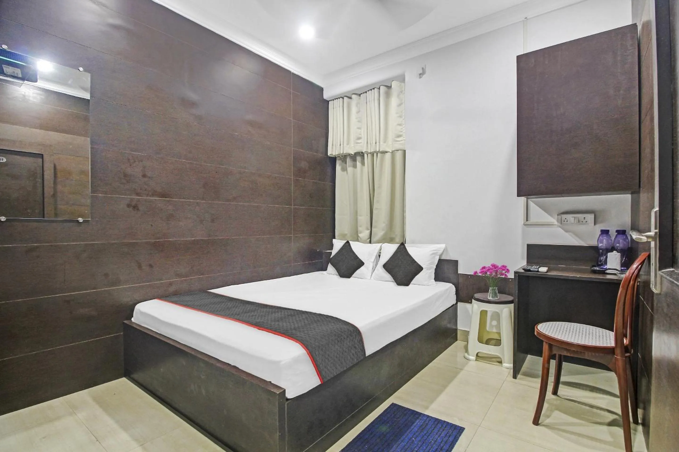 Bedroom, Bed in Super Townhouse Centre Point Inn Near Esplanade Metro Station