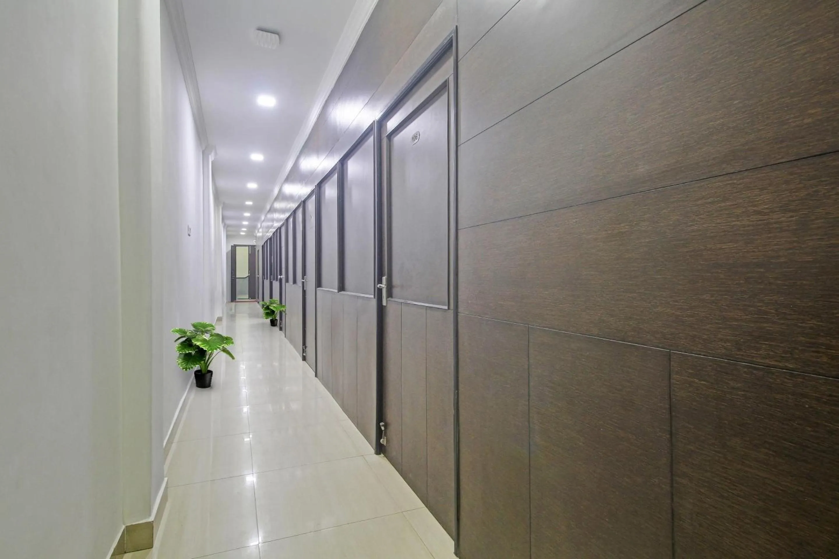 Lobby or reception in Super Townhouse Centre Point Inn Near Esplanade Metro Station