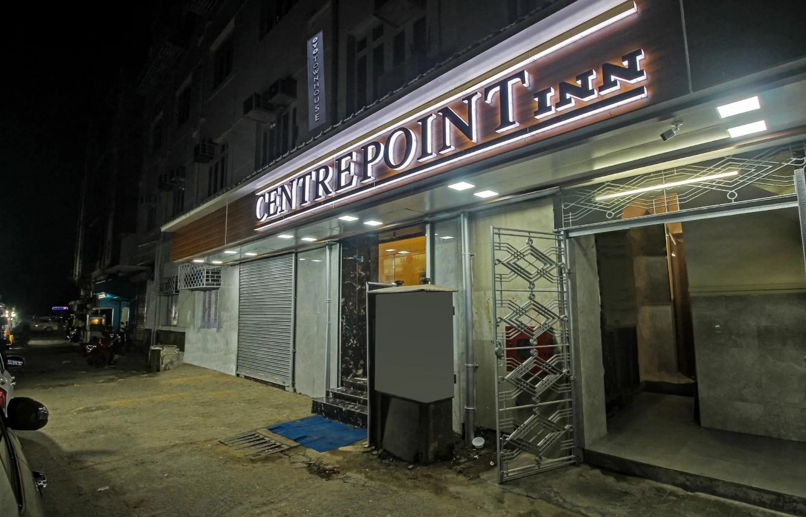 Facade/entrance in Super Townhouse Centre Point Inn Near Esplanade Metro Station