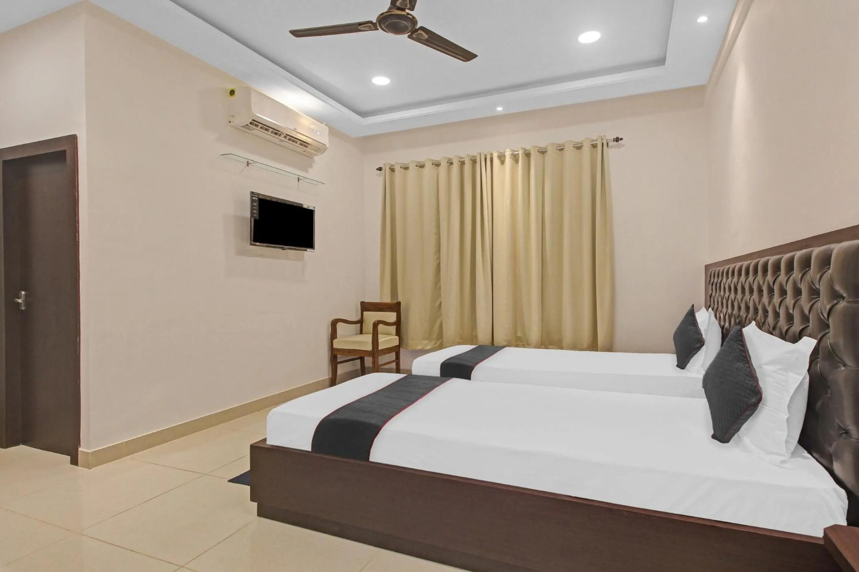 Bedroom, Bed in Super Townhouse Centre Point Inn Near Esplanade Metro Station