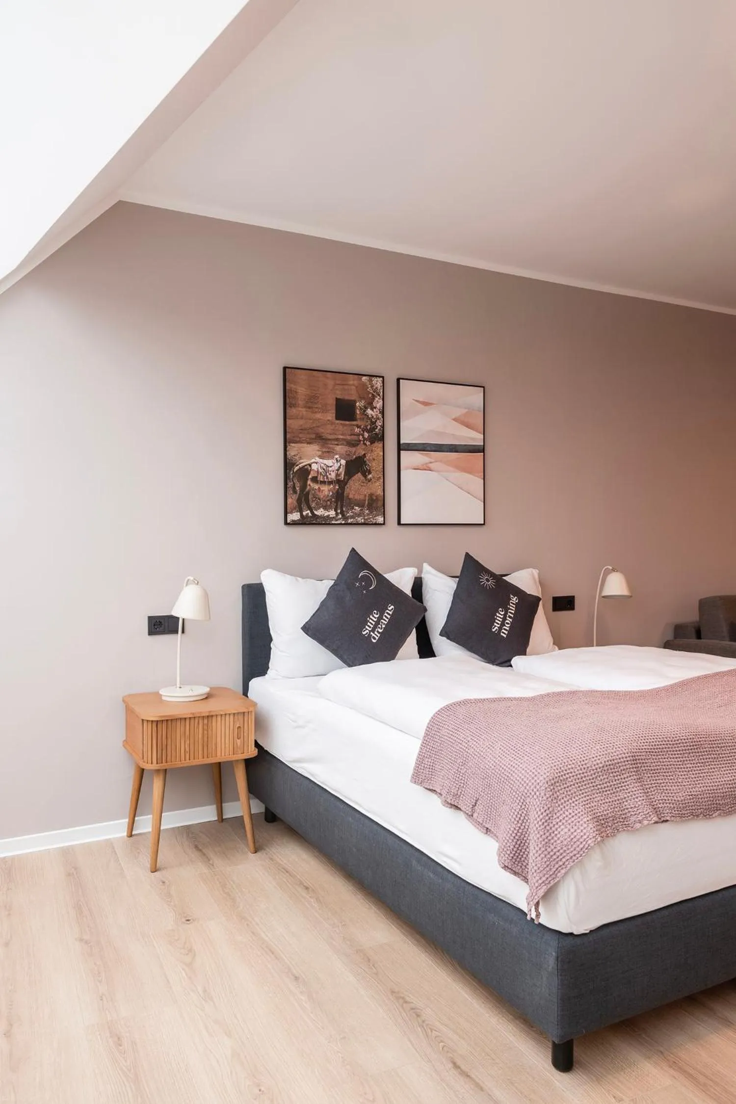 Bed in Limehome Villach Hauptplatz