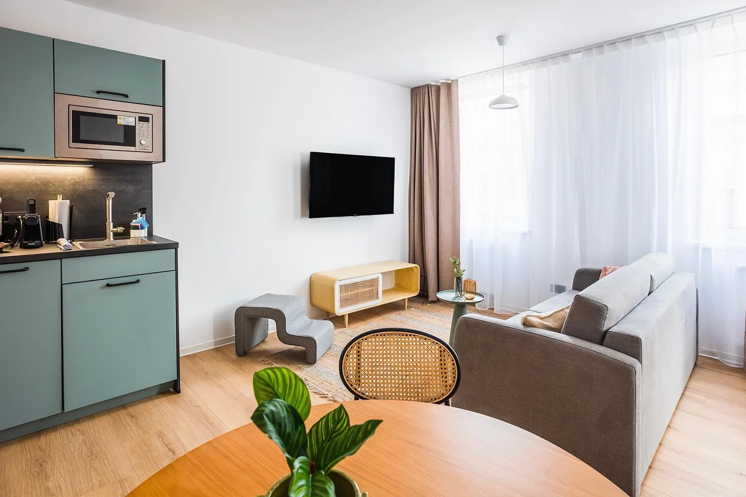 TV and multimedia in Limehome Villach Hauptplatz