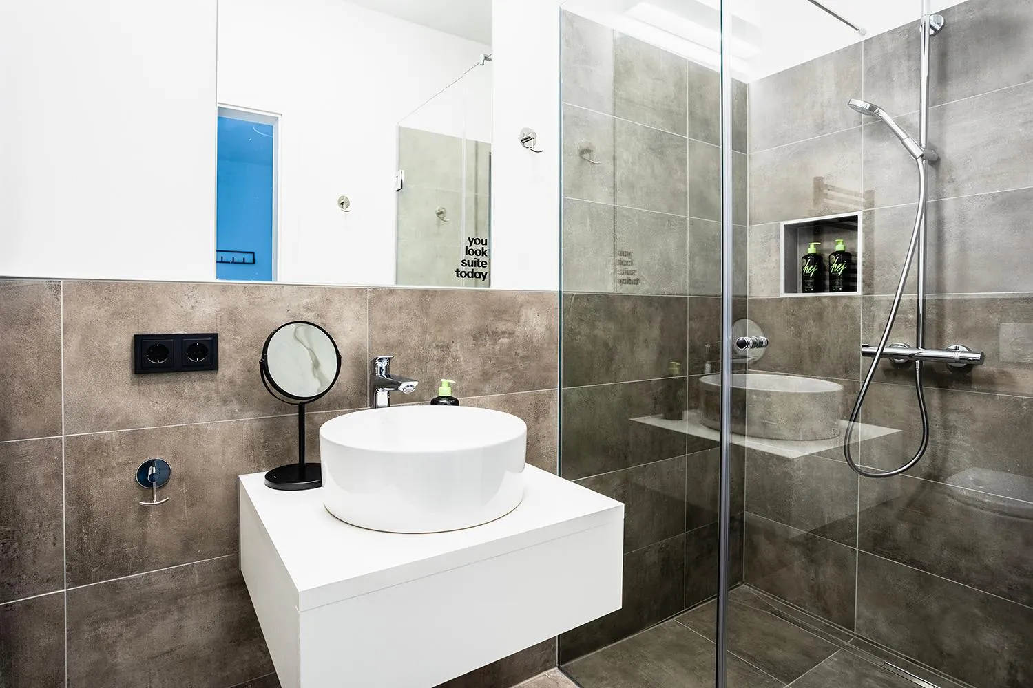 Shower in Limehome Villach Hauptplatz