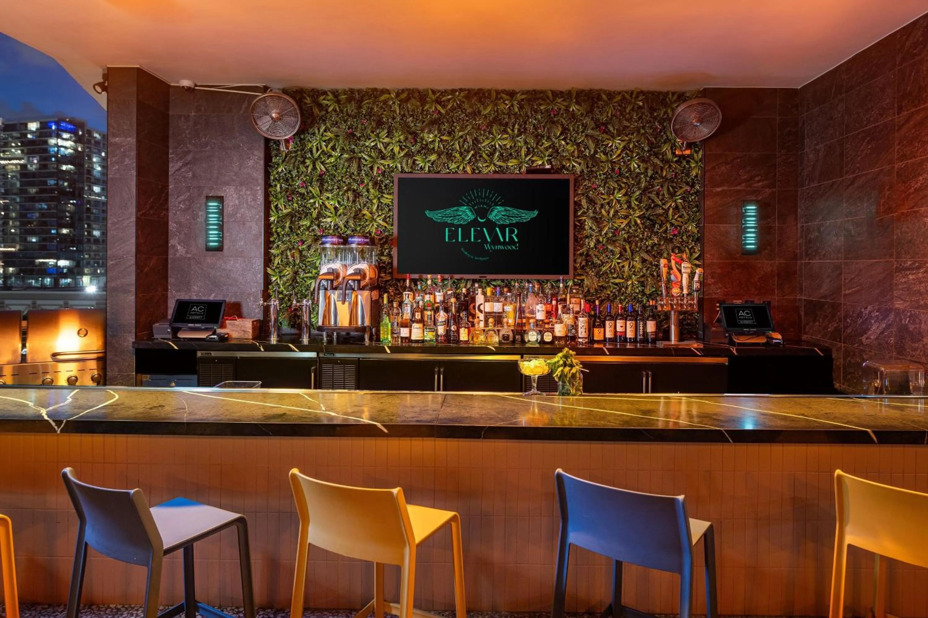 Lounge or bar in AC Hotel Miami Wynwood