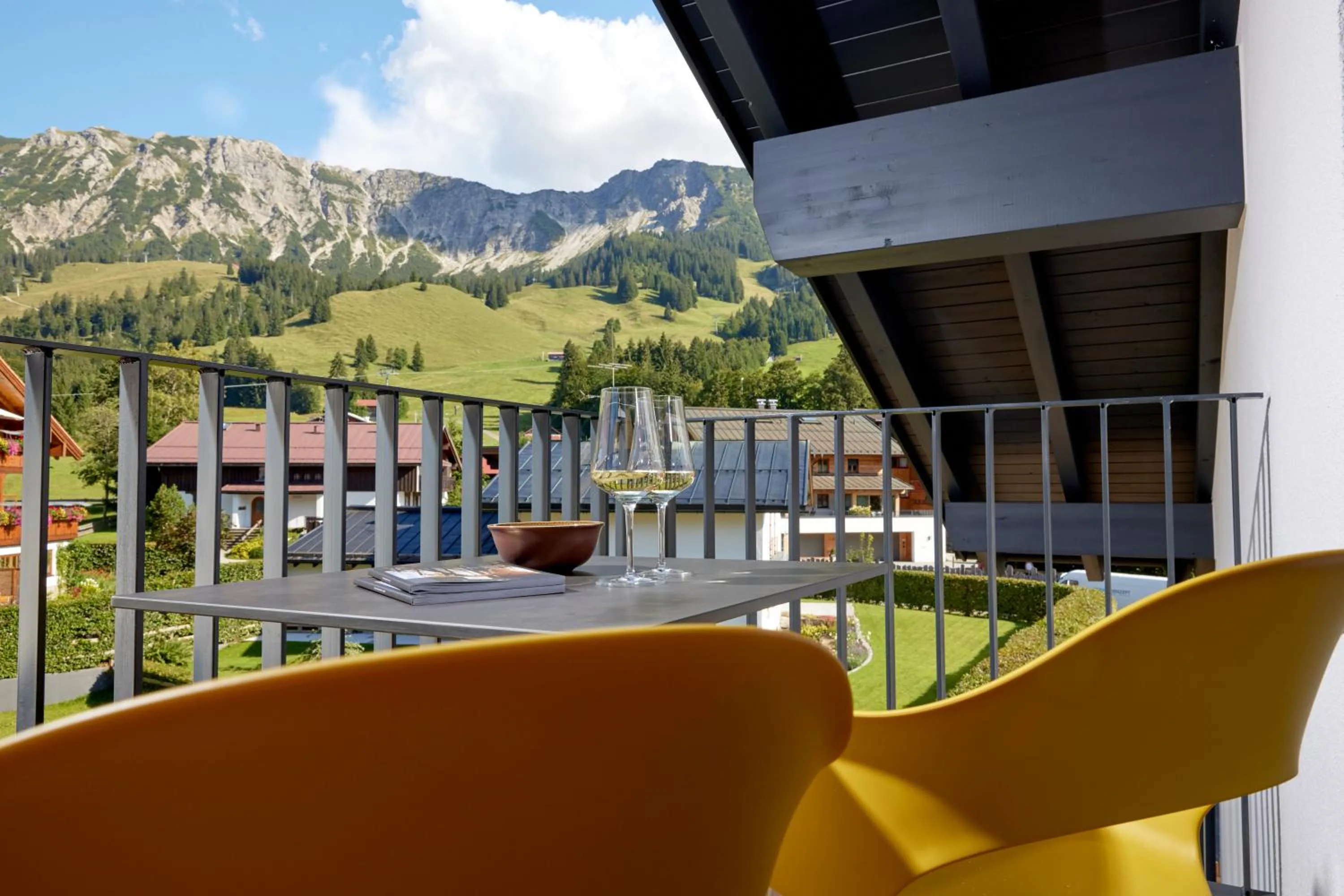 Balcony/Terrace in BergBuddies - Übernachtung inklusive kostenlosen Bergbahntickets und vielem mehr