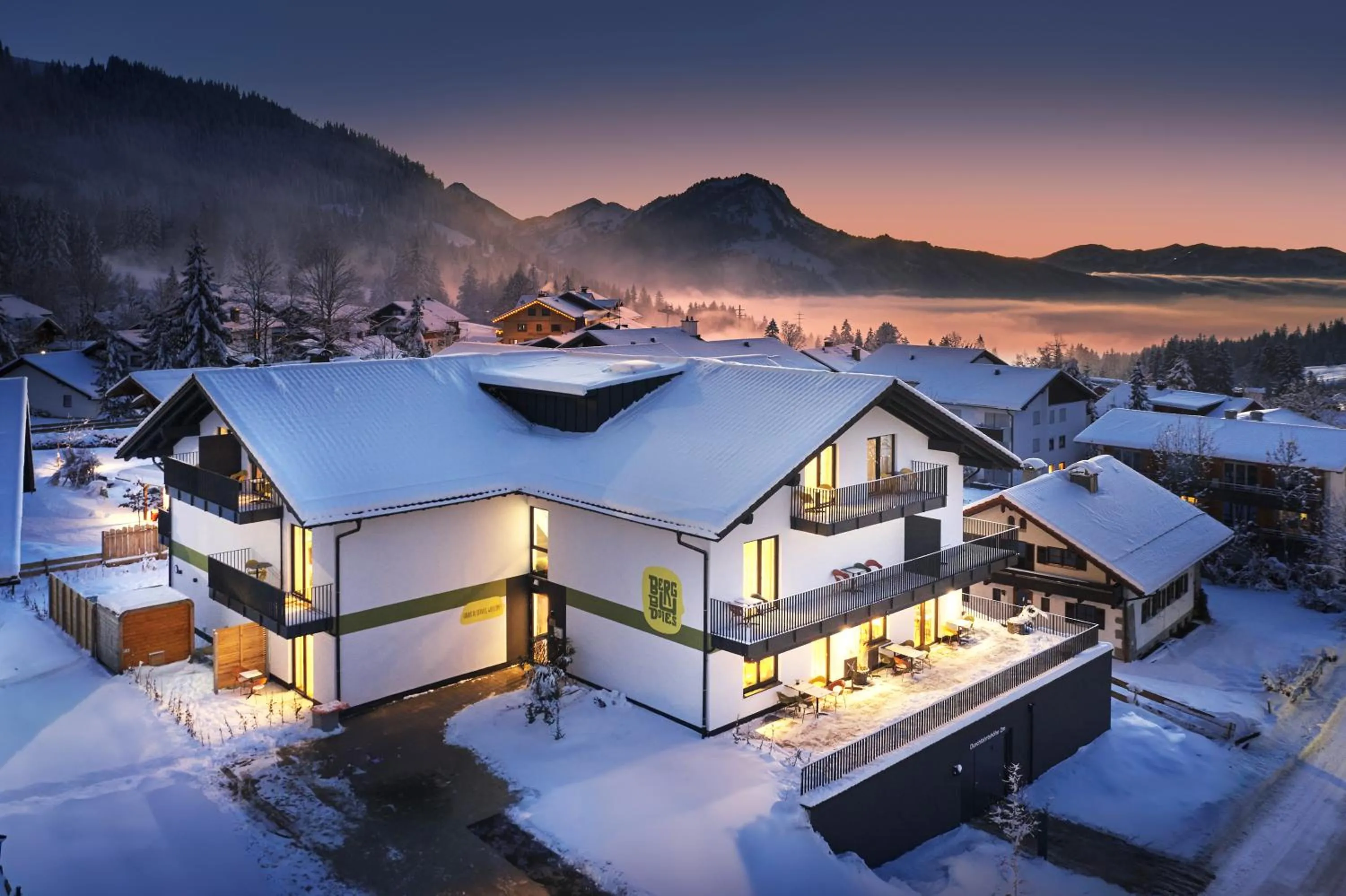 Property building in BergBuddies - Übernachtung inklusive kostenlosen Bergbahntickets und vielem mehr