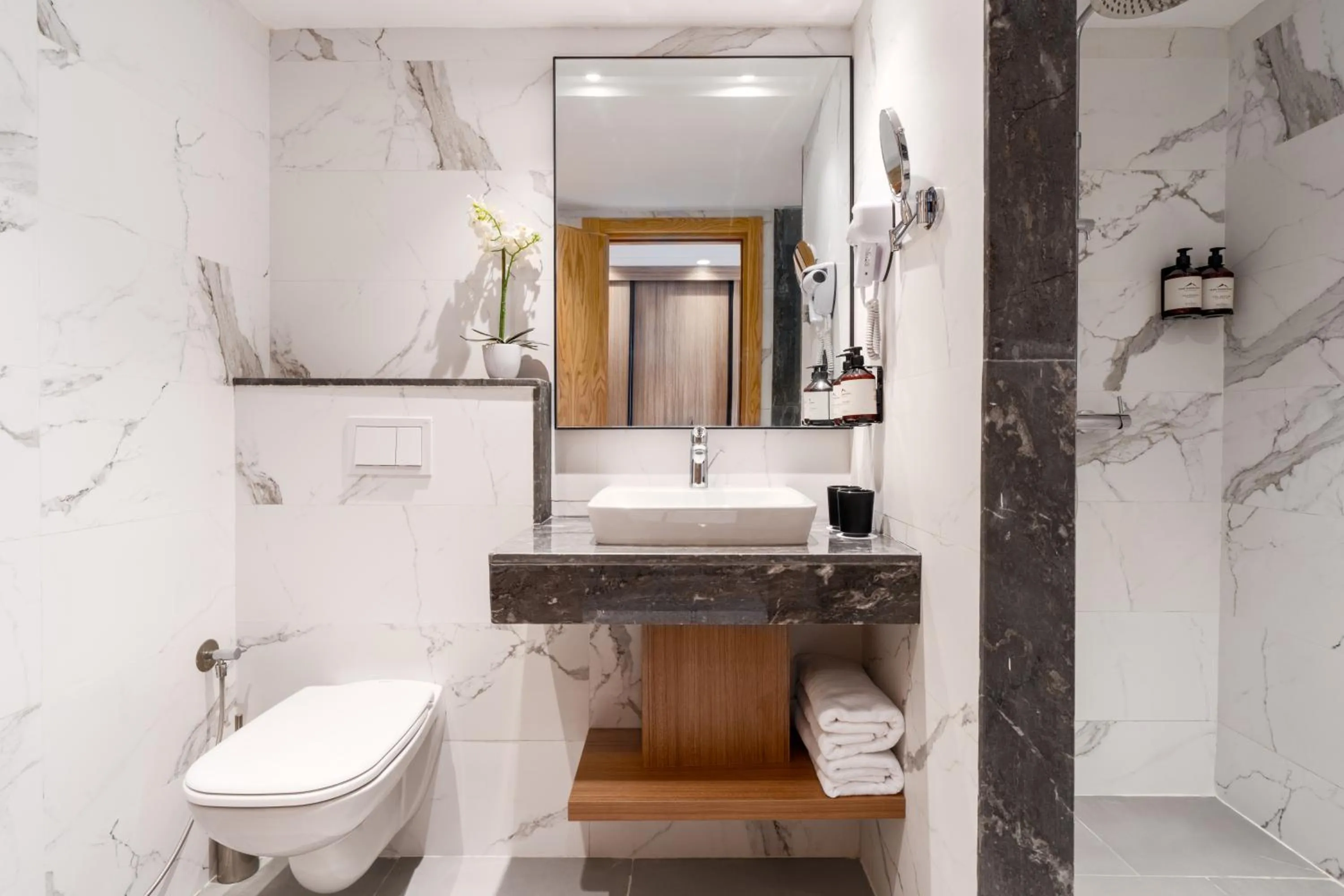 Shower in Kenzi Rissani