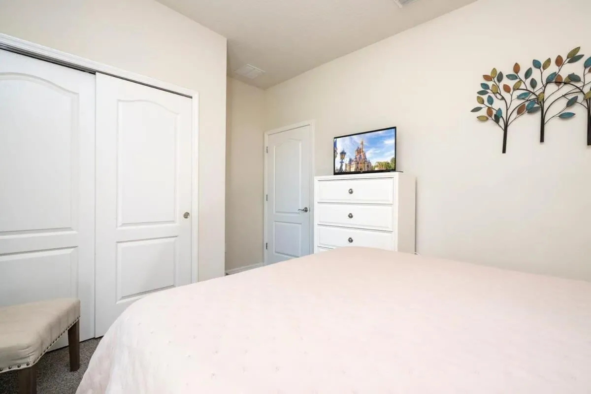 Bed in Stunning 5 Bd w/ Pool Close to Disney @ Windsor Westside 2015