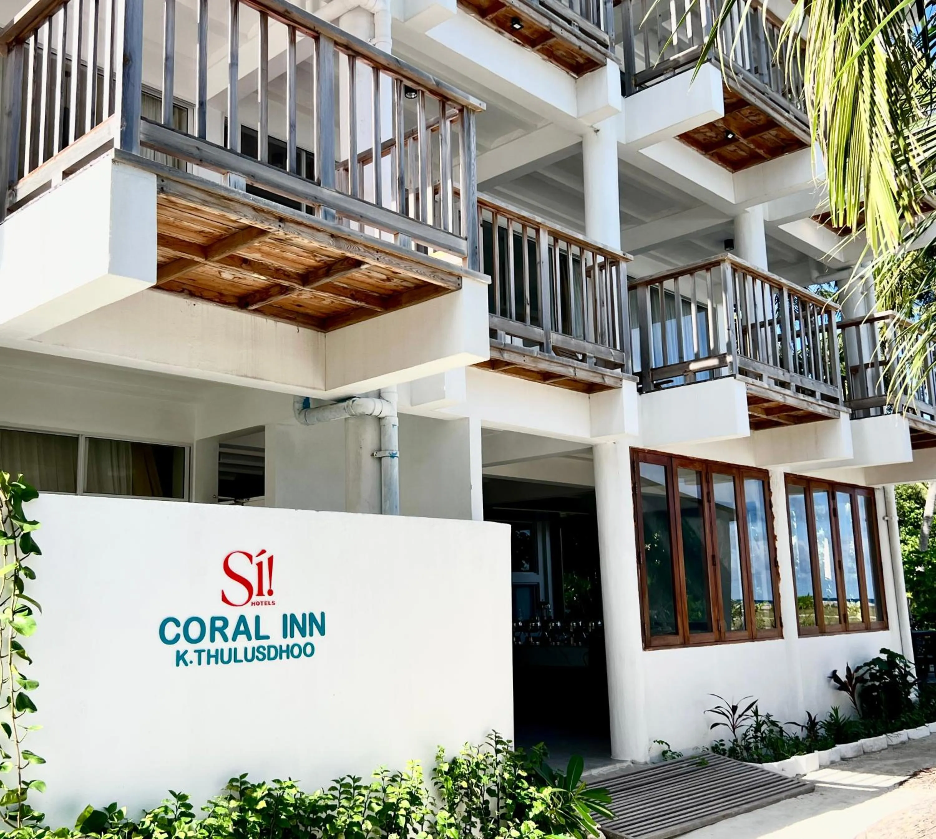 Property building in Si! Coral Inn