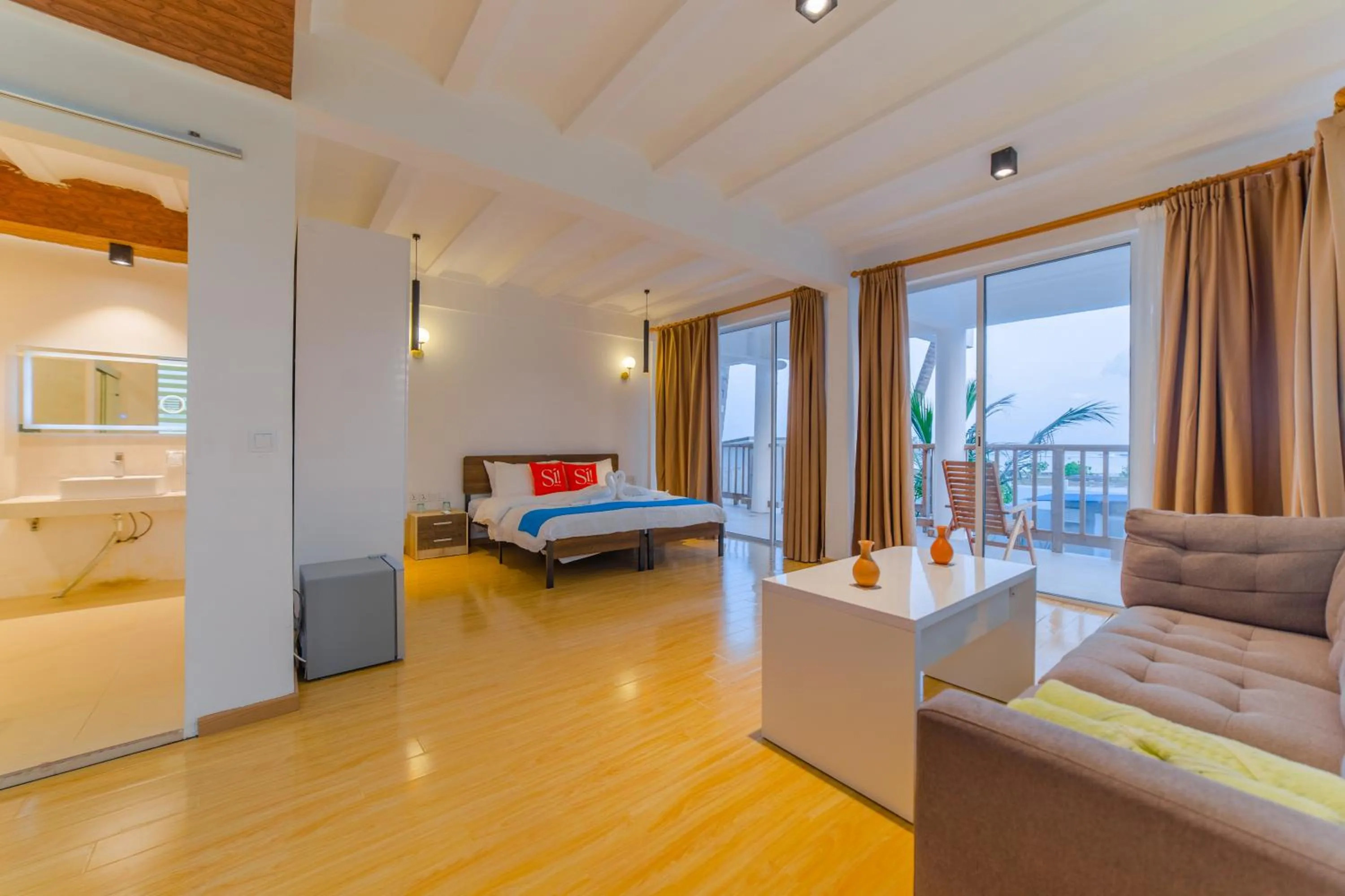 Bedroom, Bed in Si! Coral Inn