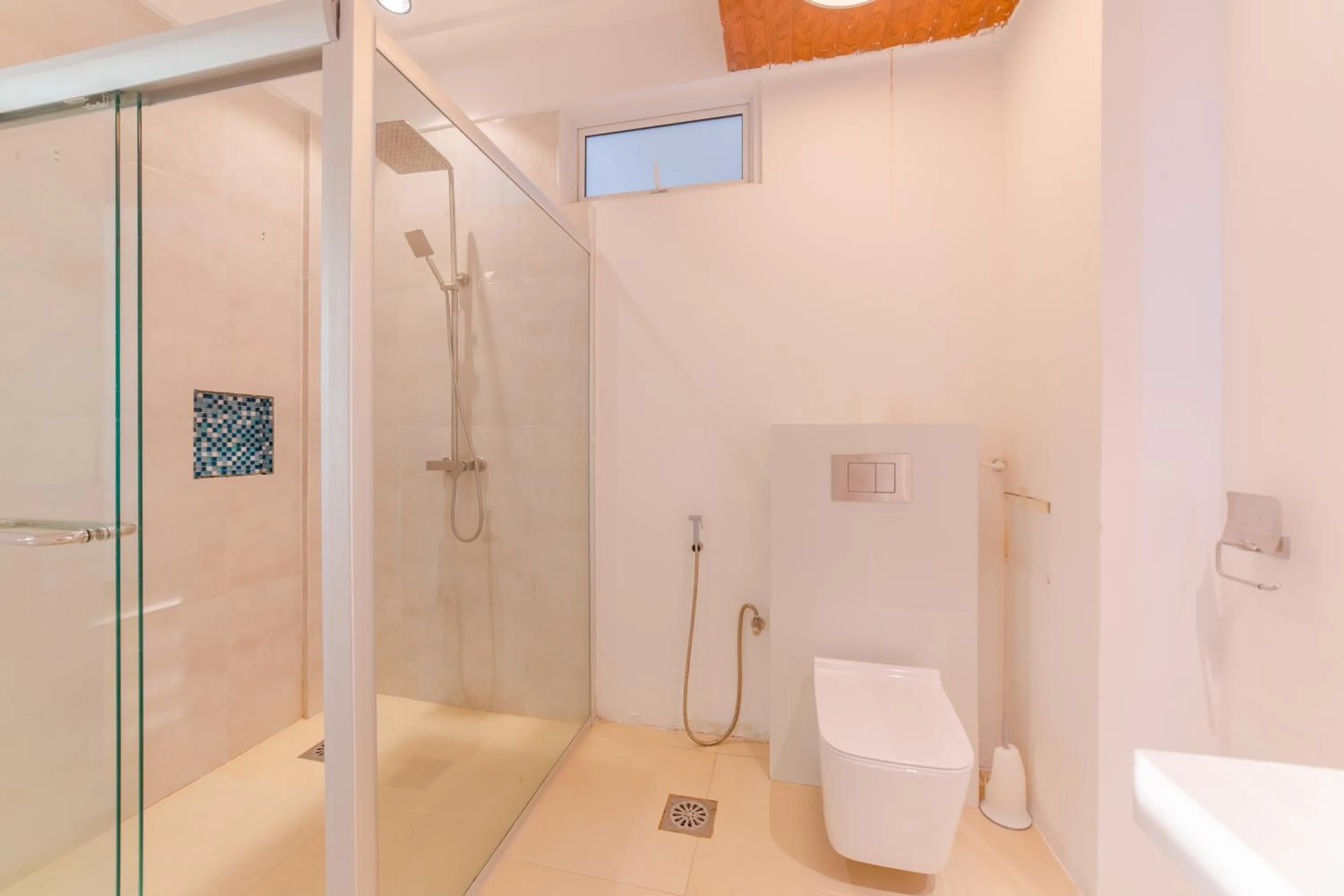 Shower in Si! Coral Inn