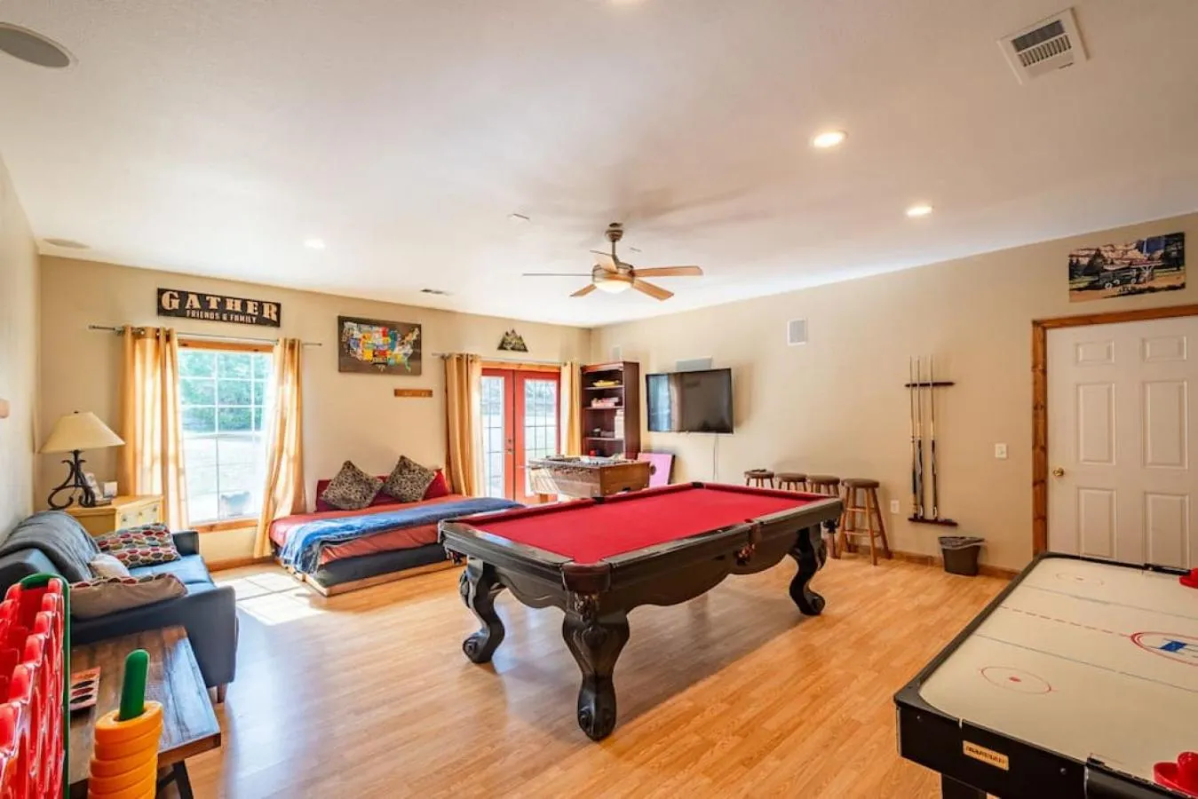 Communal lounge/ TV room in Forest Cabin by China Creek
