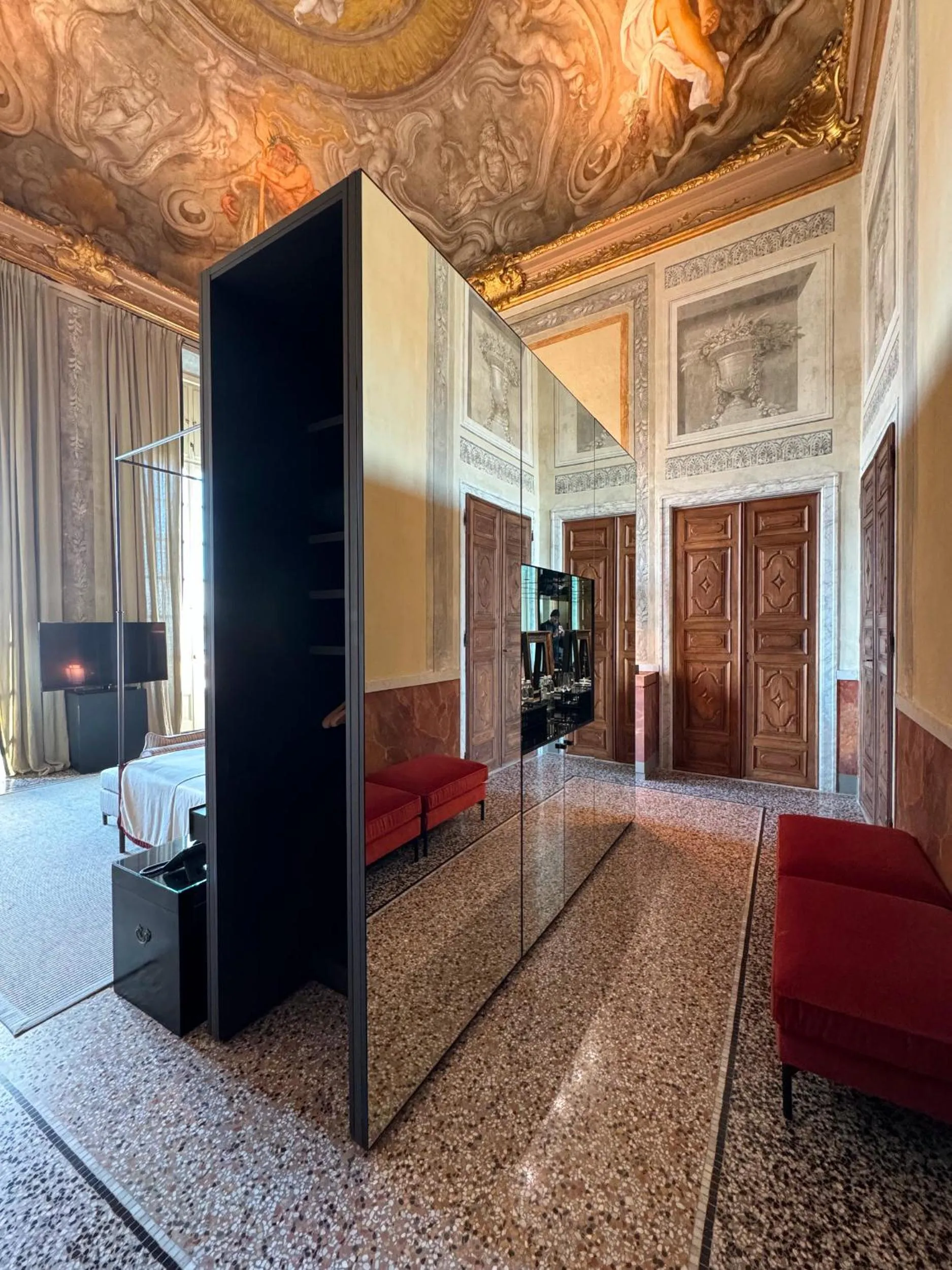 oven in Hotel Palazzo Durazzo Suites