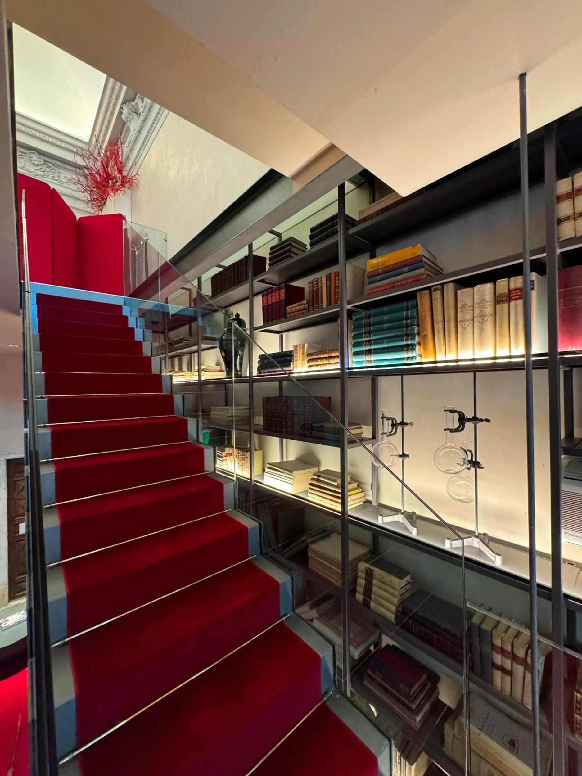 Library in Hotel Palazzo Durazzo Suites