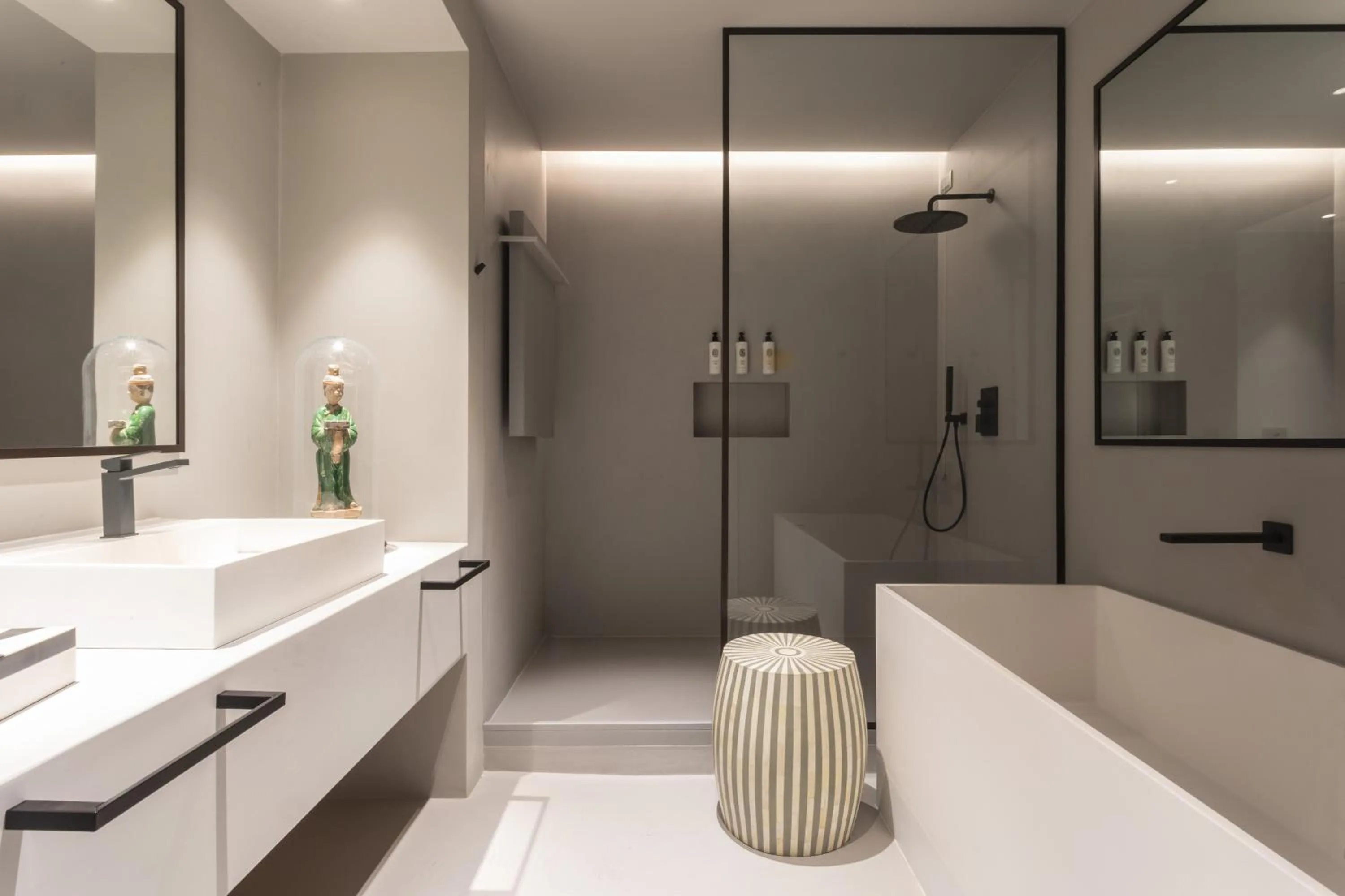 Shower in Hotel Palazzo Durazzo Suites