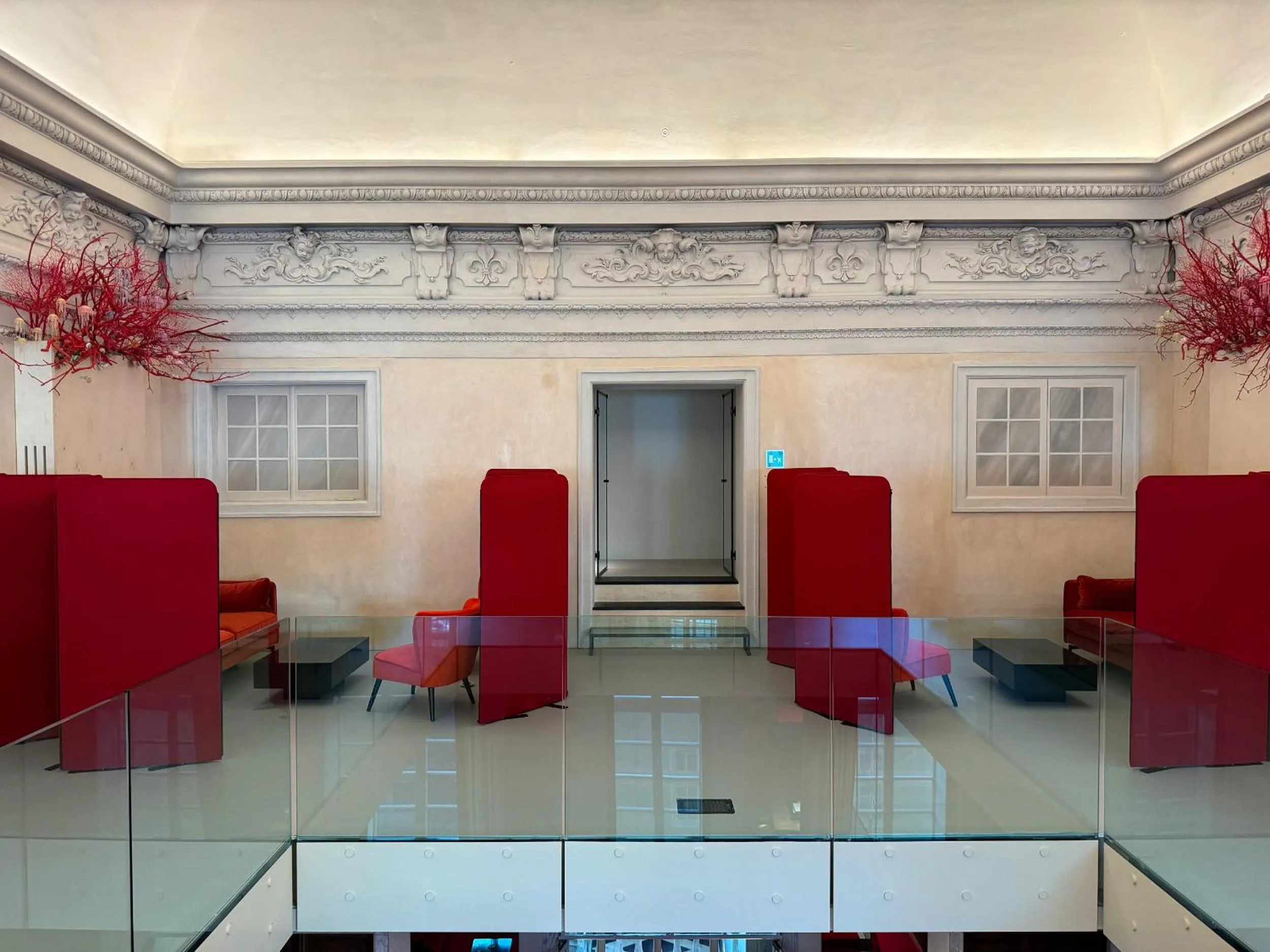 Communal lounge/ TV room in Hotel Palazzo Durazzo Suites