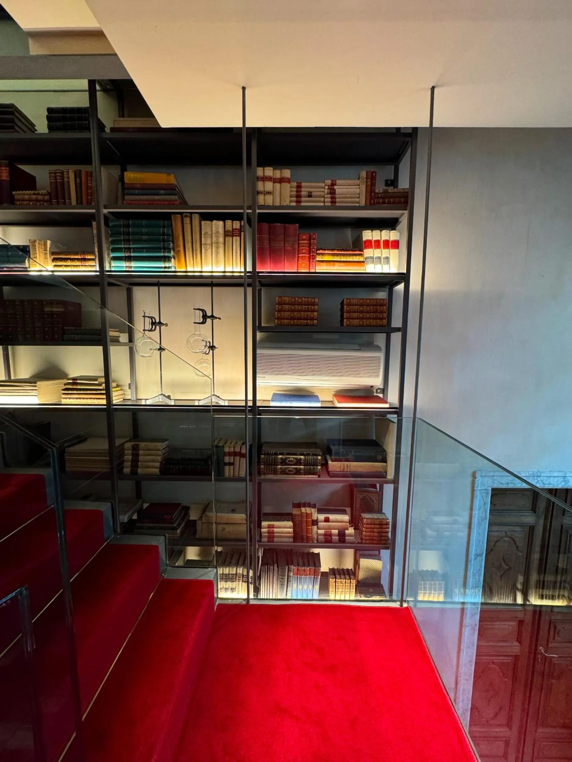 Library in Hotel Palazzo Durazzo Suites