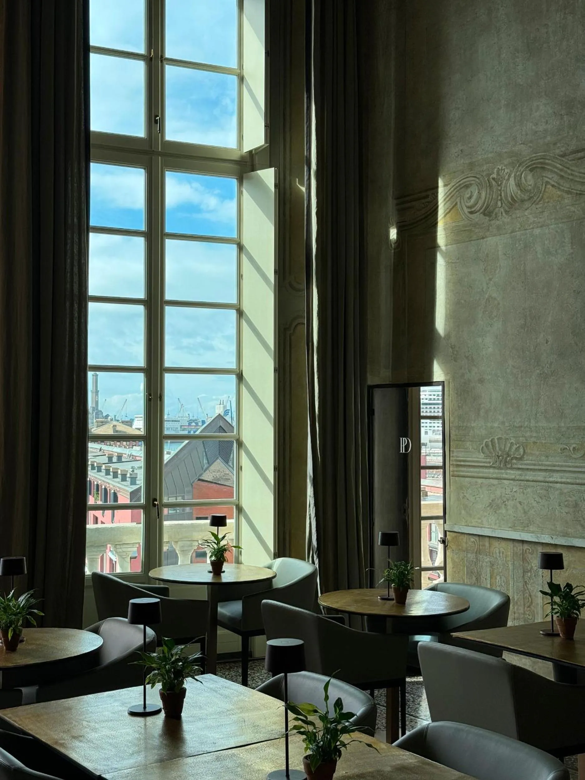 Breakfast in Hotel Palazzo Durazzo Suites