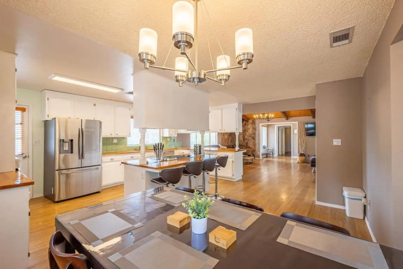 Kitchen or kitchenette in Cherry Cottage 15 min from Yosemite South Entrance