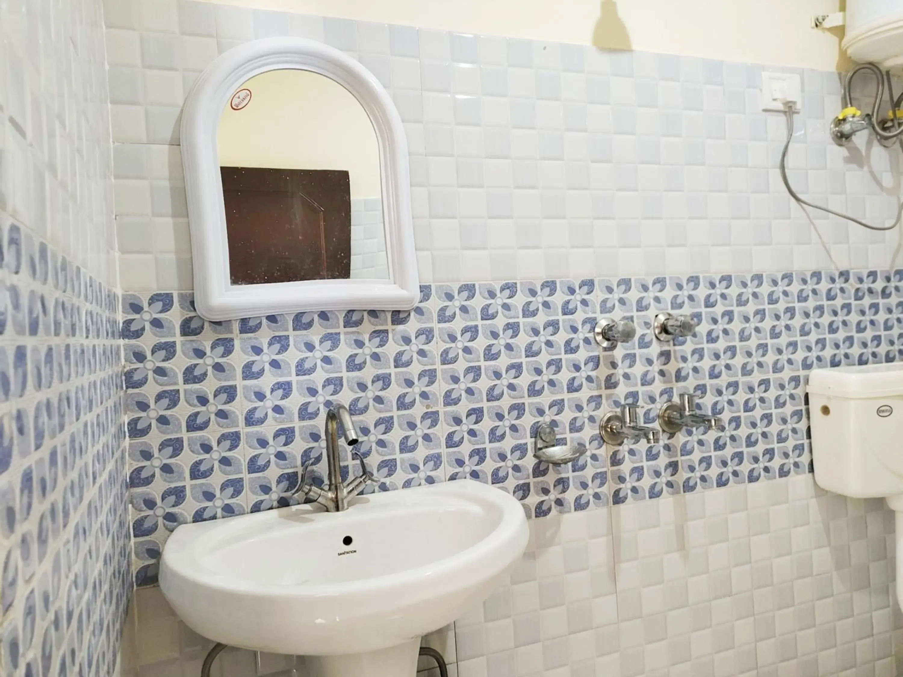 Triple Room with Balcony in RNB Mcleodganj Triple Room with Balcony in RNB Mcleodganj