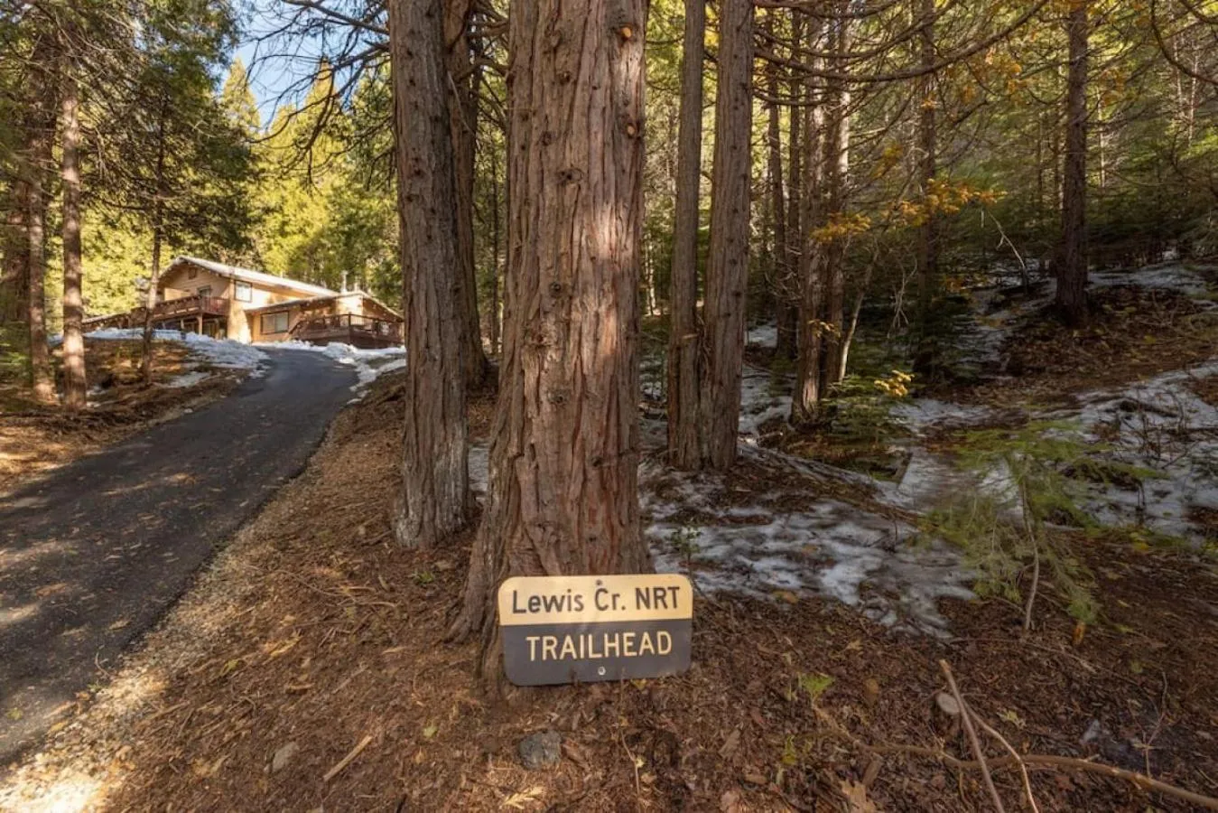 Sugarpine Trailhead Lodge at Lewis Creek Upper Trailhead just 7 miles from Yosemite