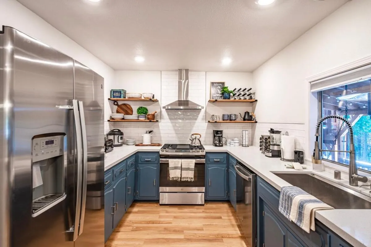 Sugarpine Trailhead Lodge at Lewis Creek Upper Trailhead just 7 miles from Yosemite